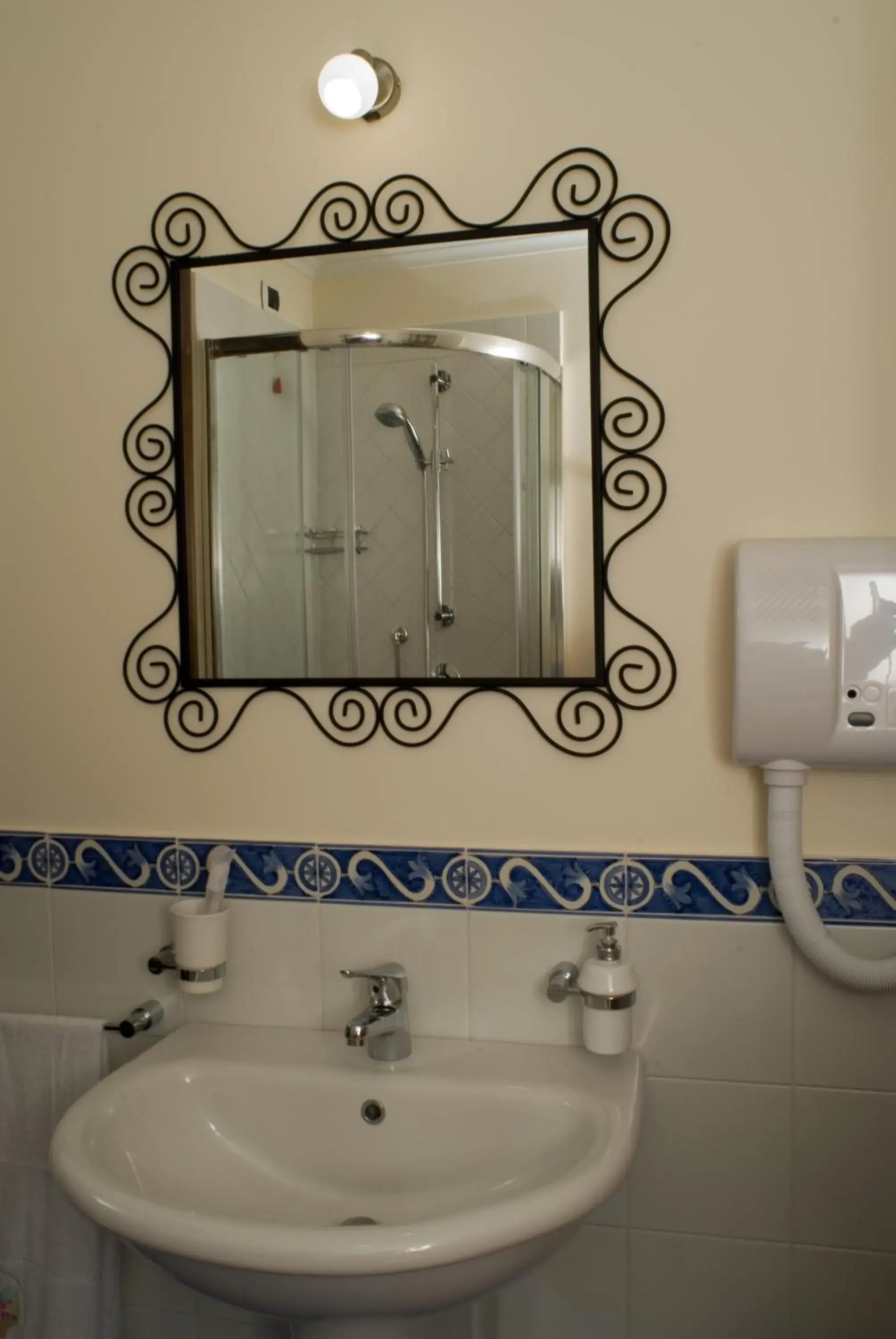 Single Room in Bed & Breakfast Portanova Single Room in Bed & Breakfast Portanova