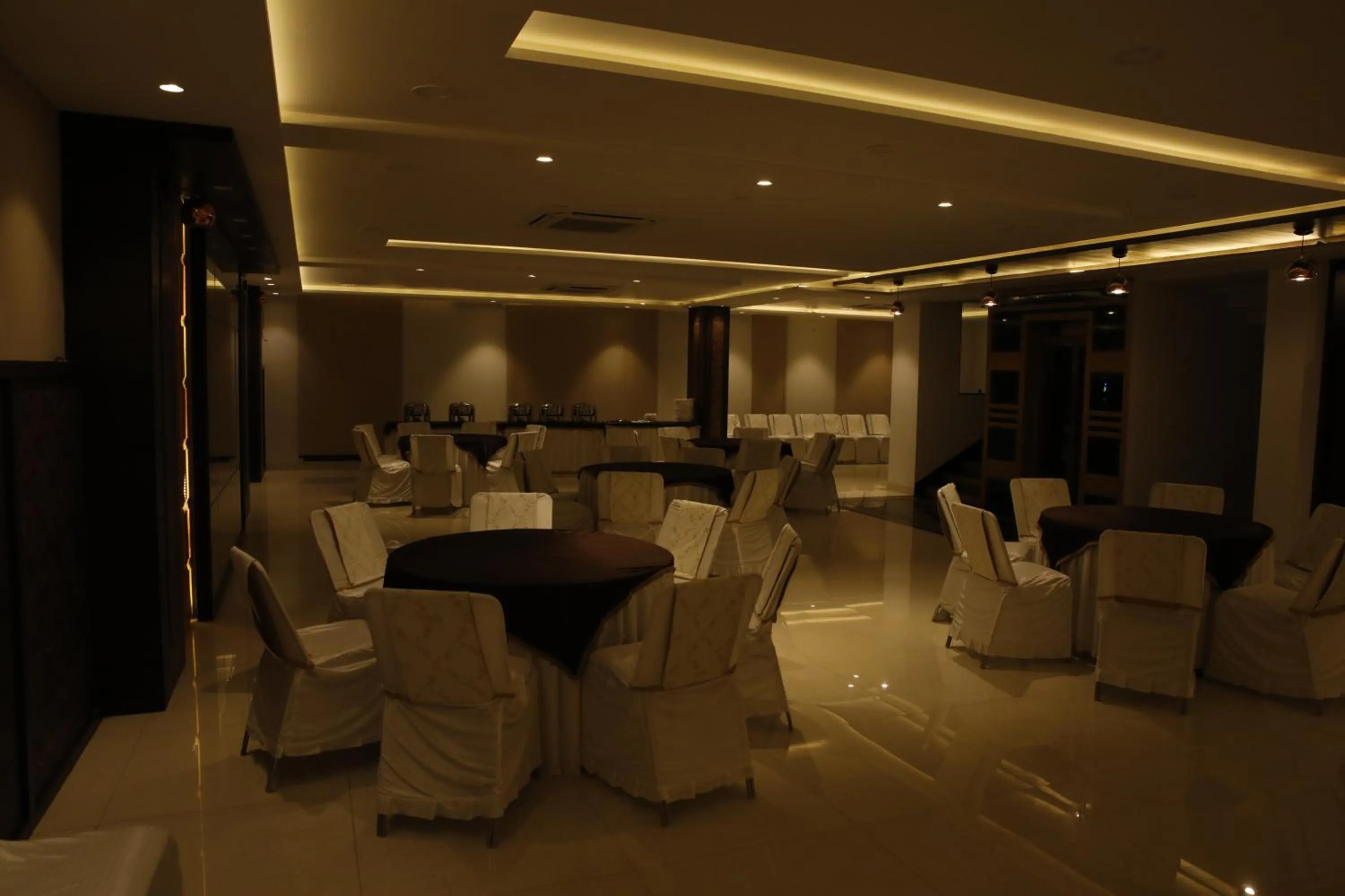 Business facilities in Ka10 SQUARE HOTEL & BANQUETS