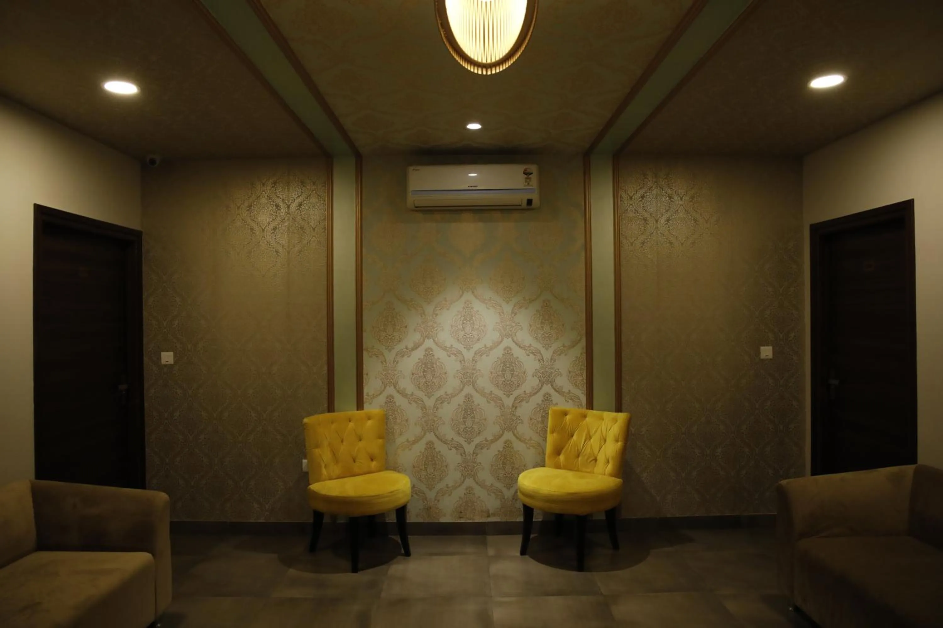 Seating area in Ka10 SQUARE HOTEL & BANQUETS