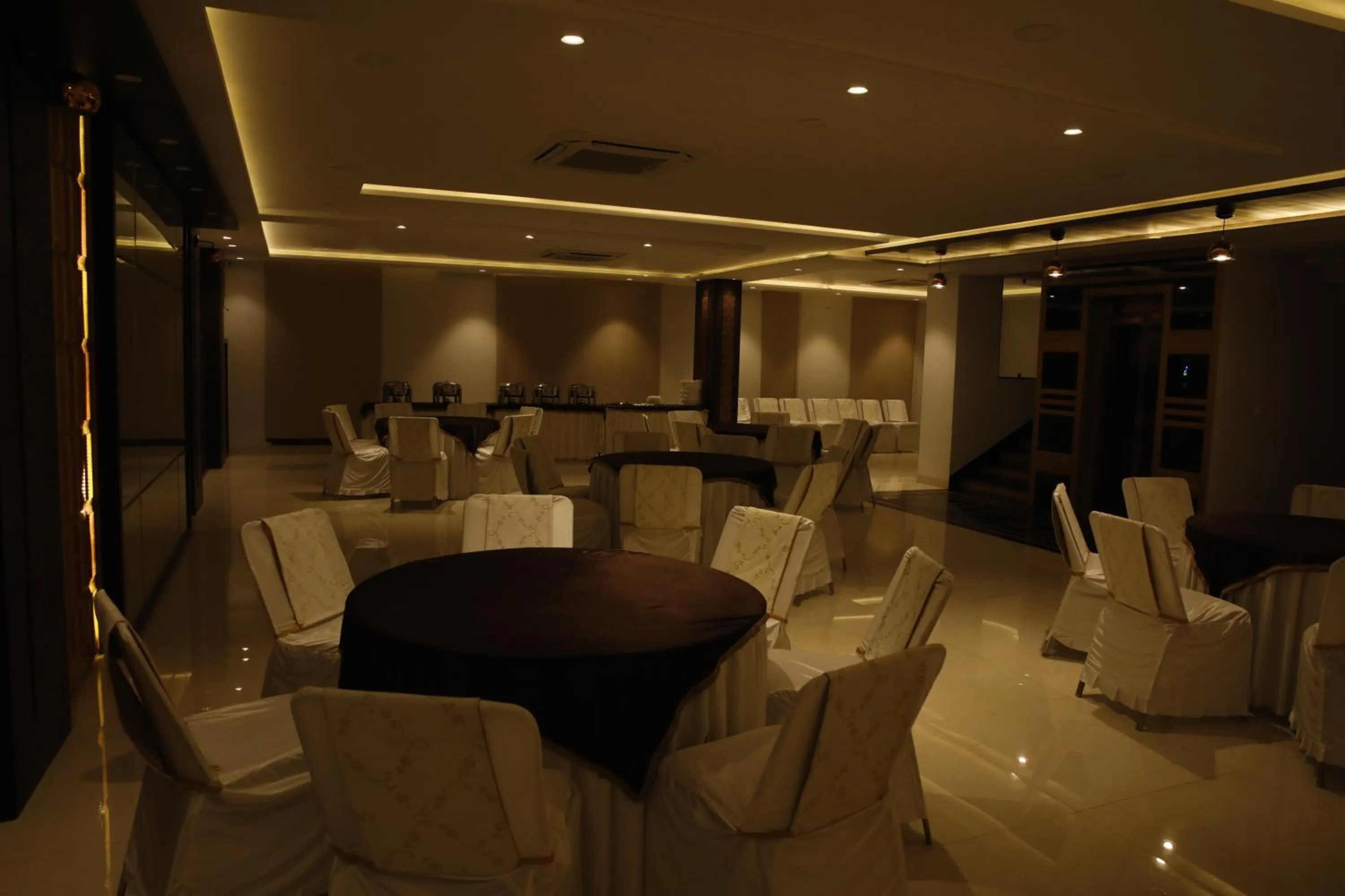 Business facilities in Ka10 SQUARE HOTEL & BANQUETS