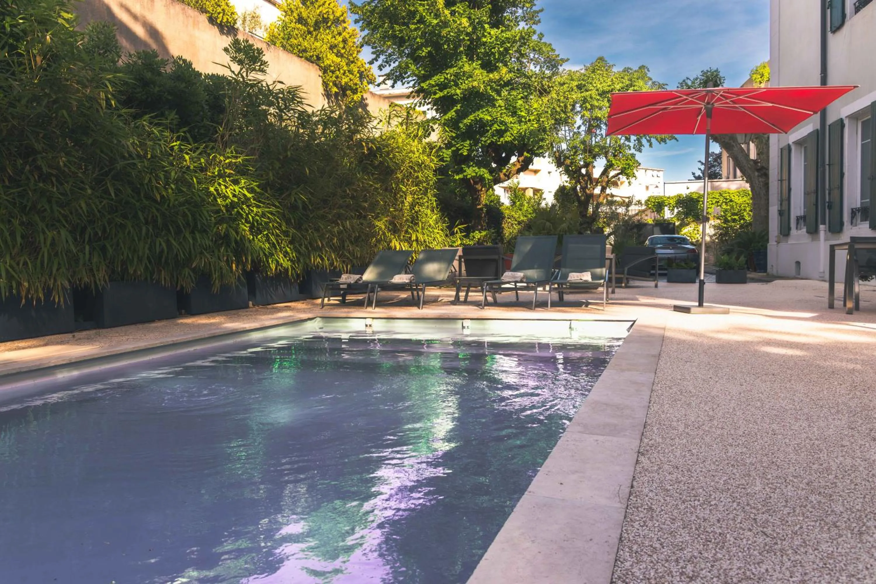 Pool view in les jardins de la fontaine