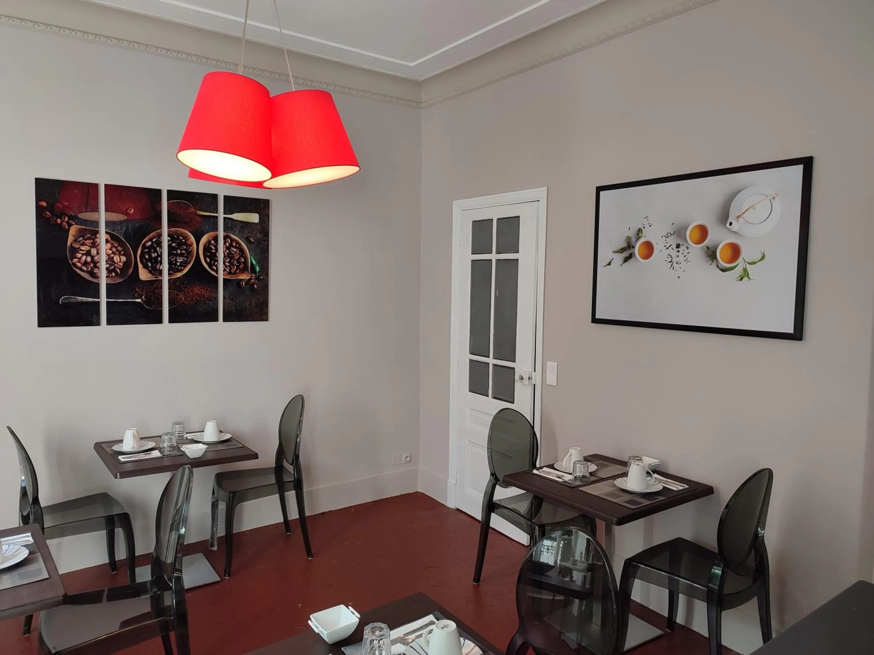 Restaurant/places to eat in les jardins de la fontaine
