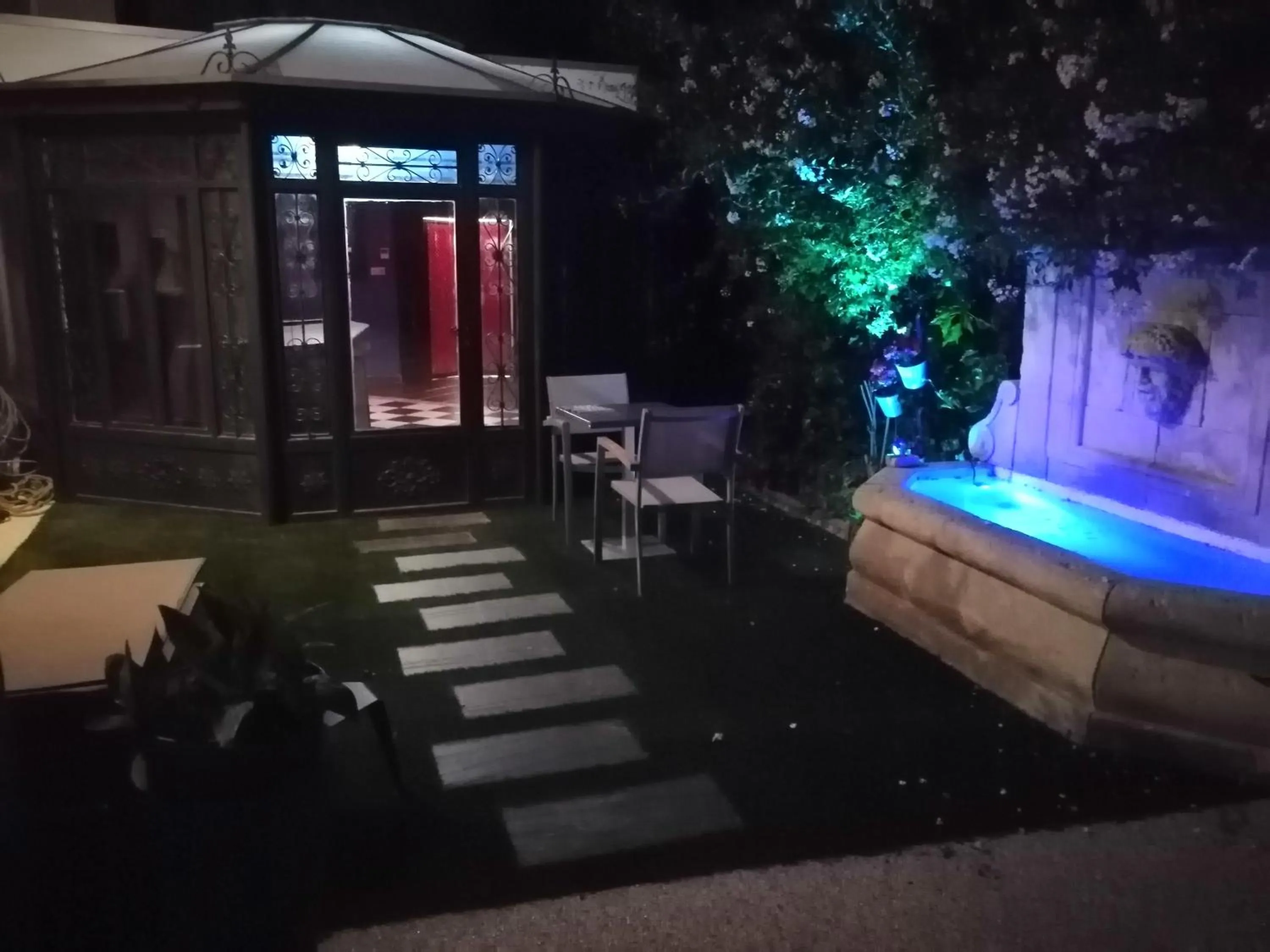 Patio in les jardins de la fontaine