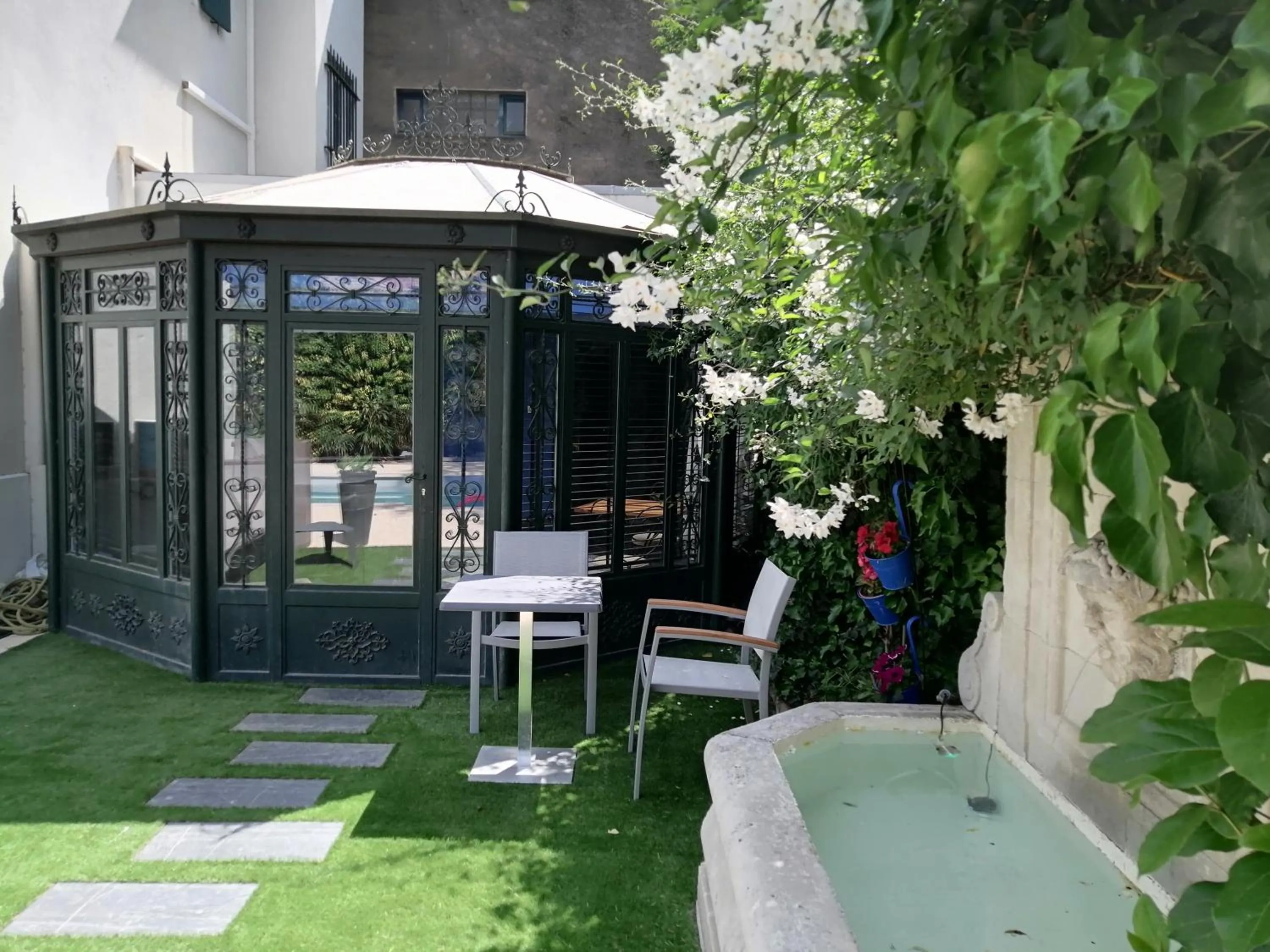 Patio in les jardins de la fontaine
