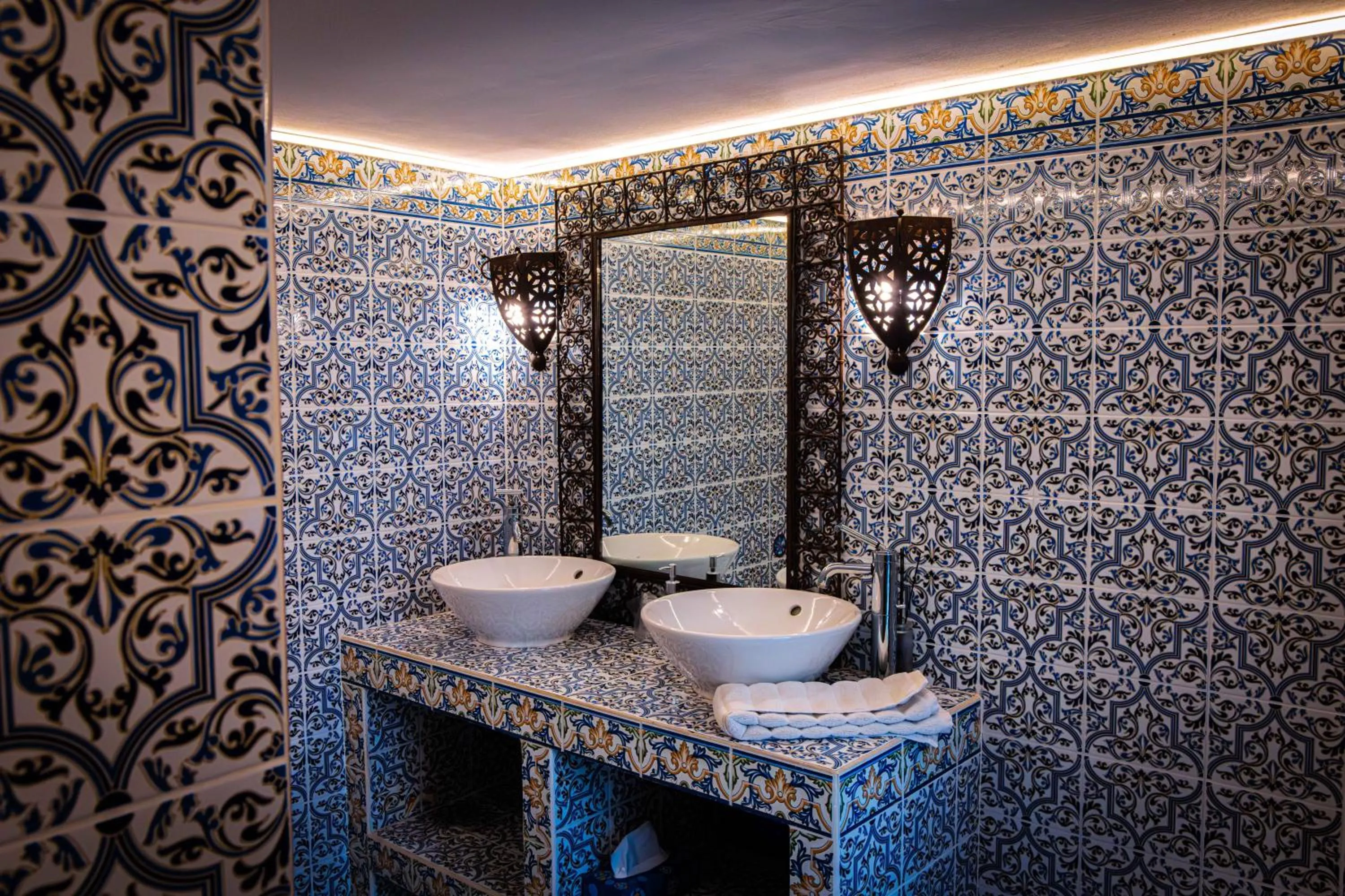 Bathroom in les jardins de la fontaine