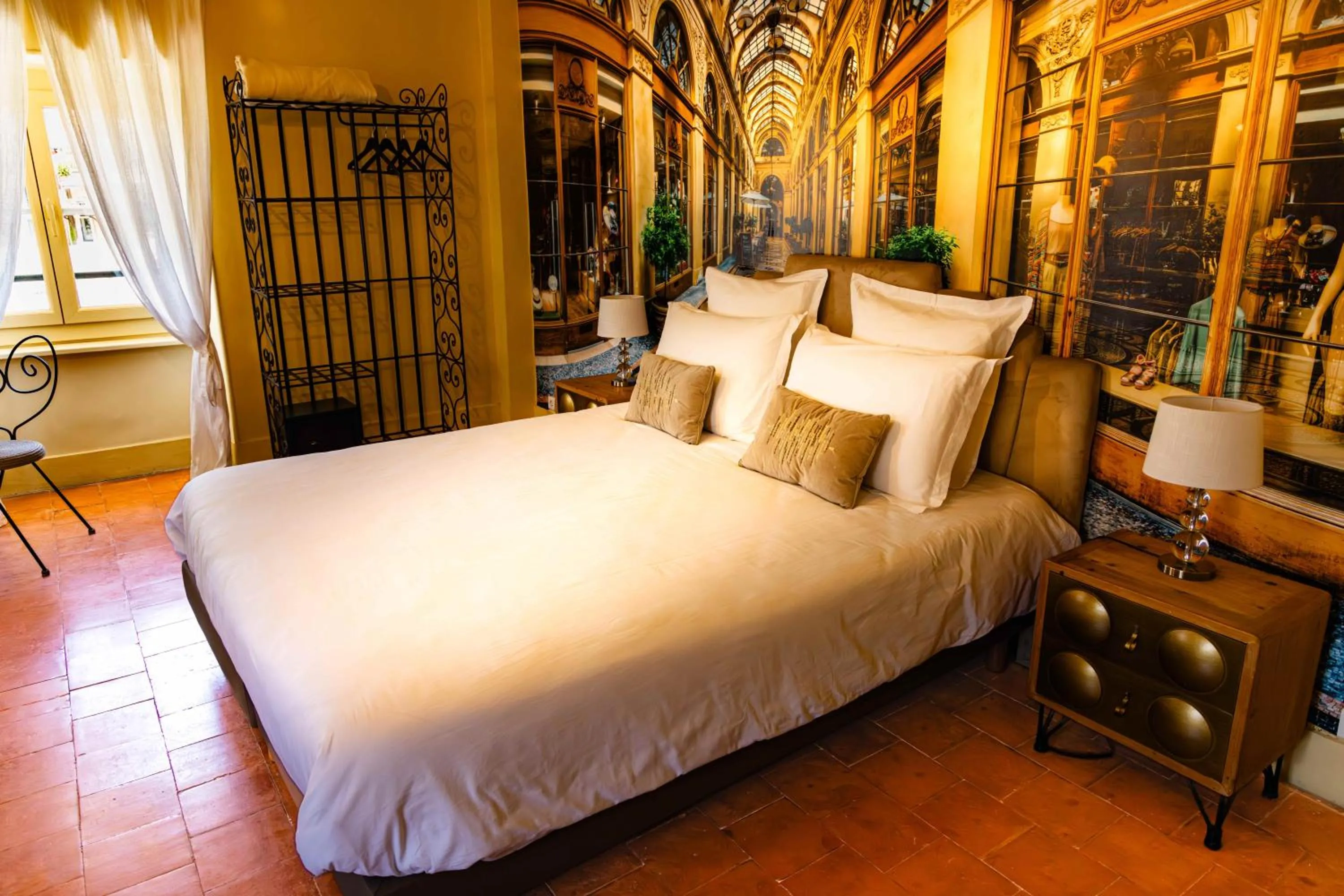 Photo of the whole room, Bed in les jardins de la fontaine