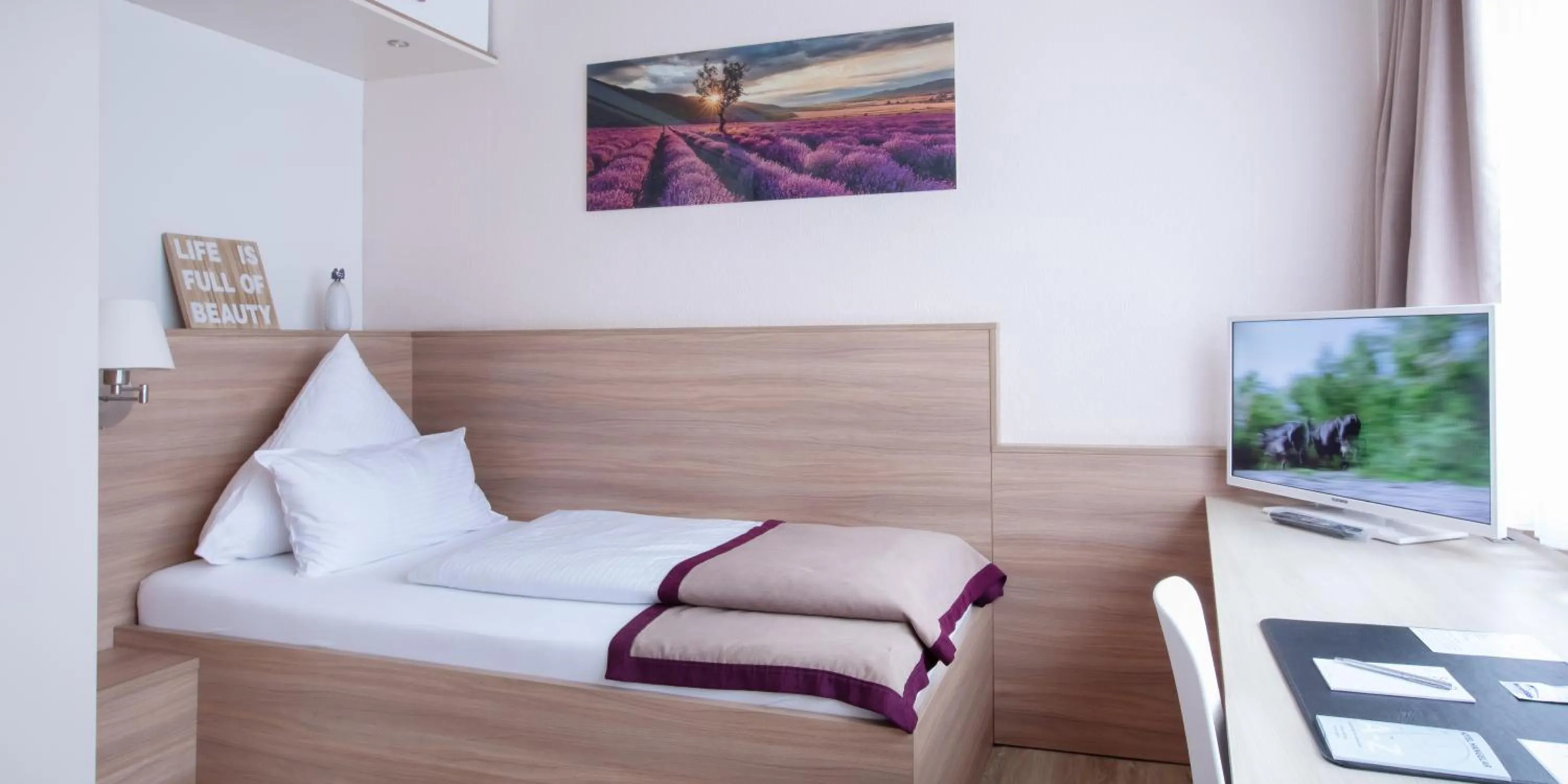 Photo of the whole room, Bed in Hotel Hangelar