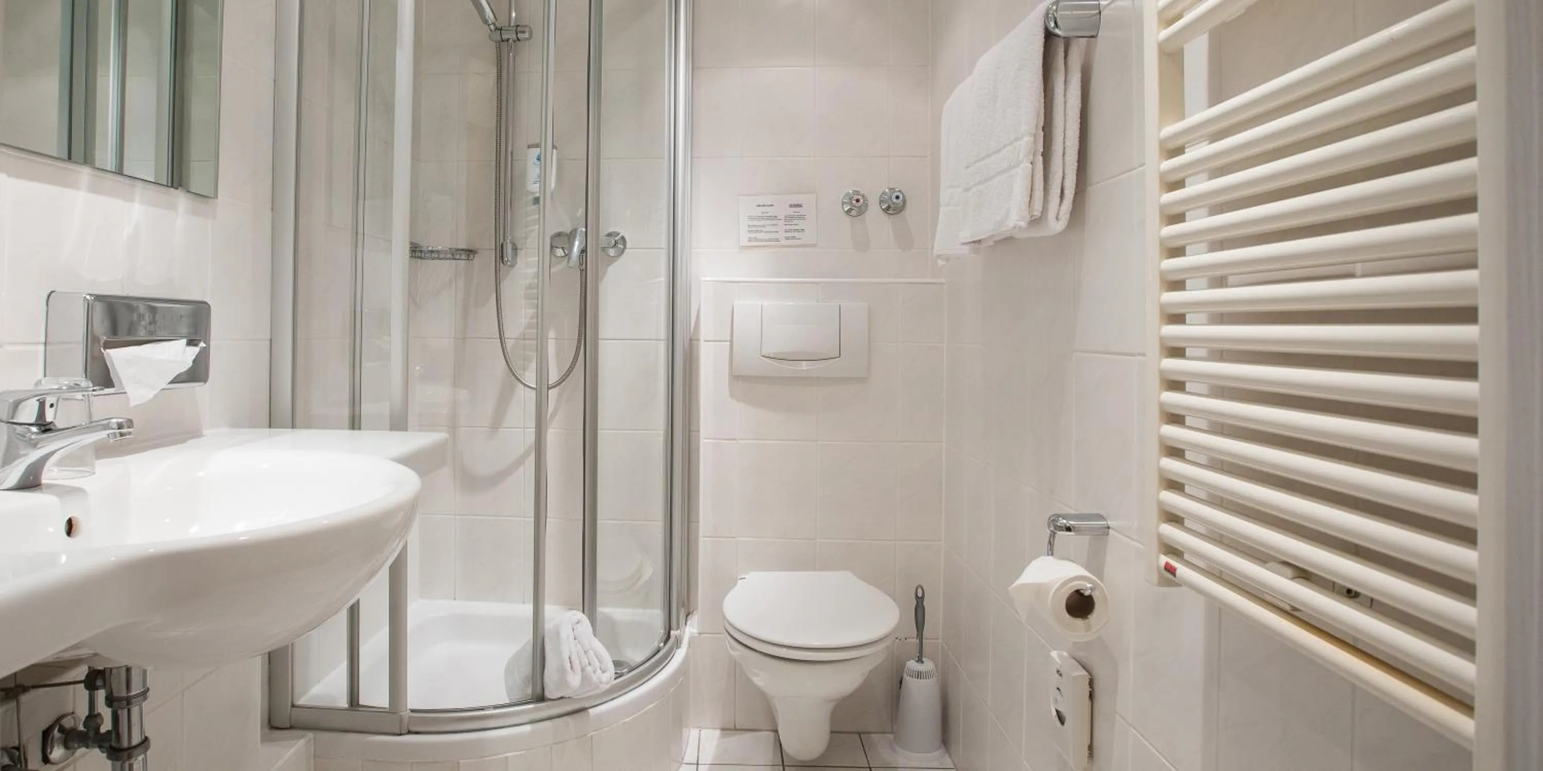 Bathroom in Hotel Hangelar