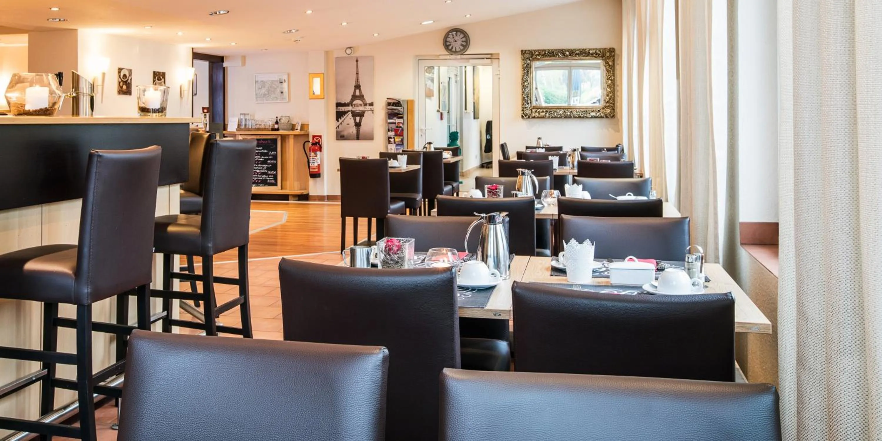 Restaurant/places to eat in Hotel Hangelar