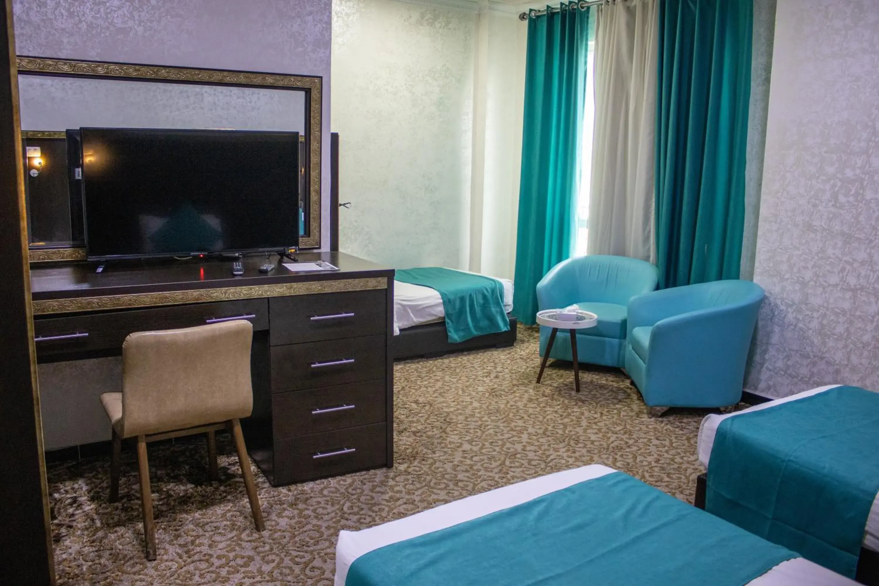 Triple Room in The Castle Hotel Triple Room in The Castle Hotel