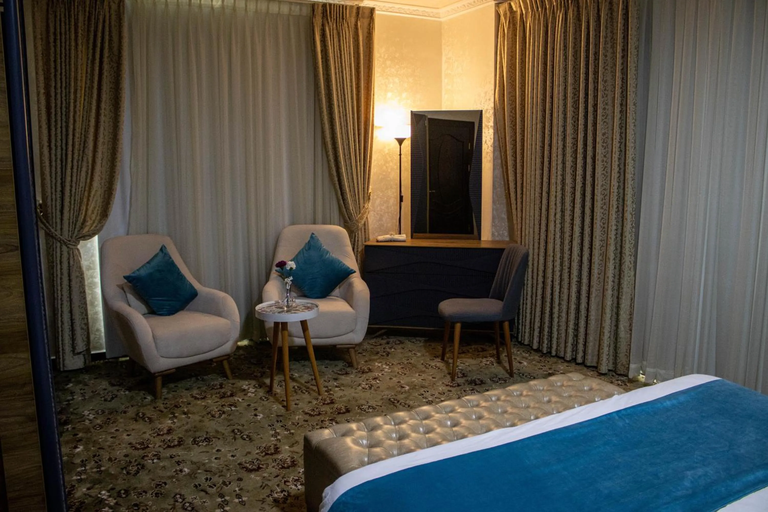 Bedroom, Bed in The Castle Hotel