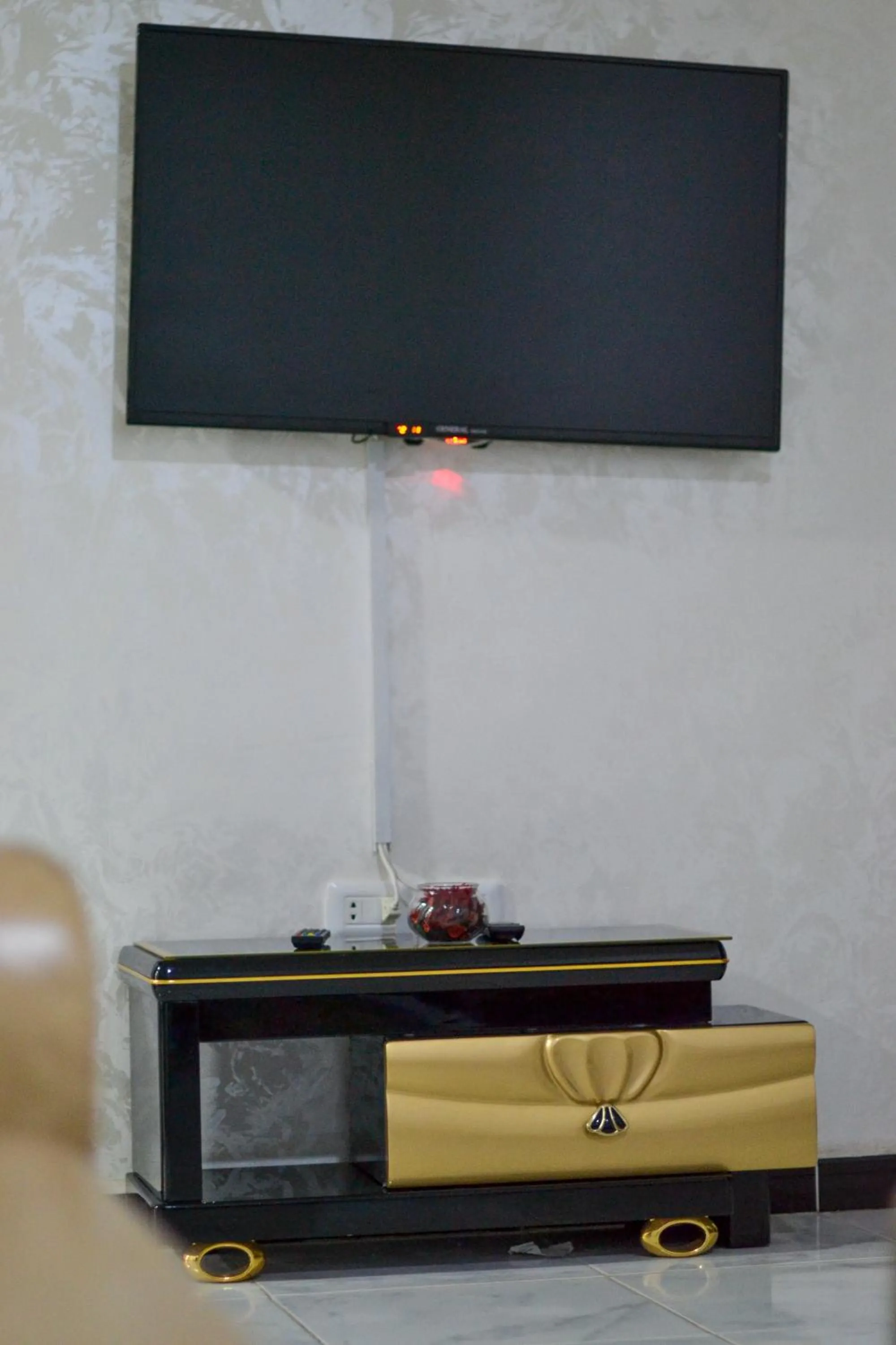 Communal lounge/ TV room in The Castle Hotel