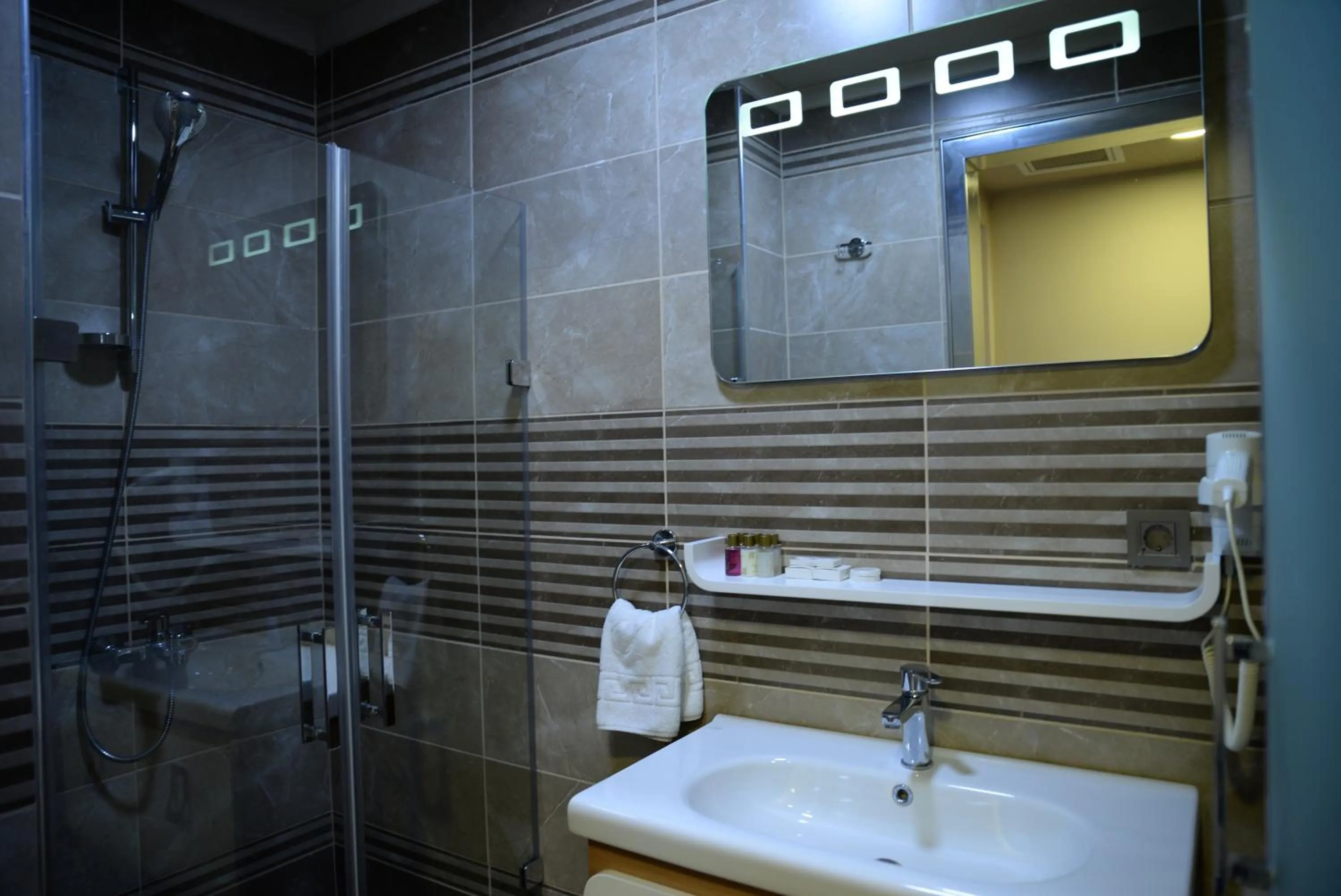 Shower in Perante Hotel Şişli