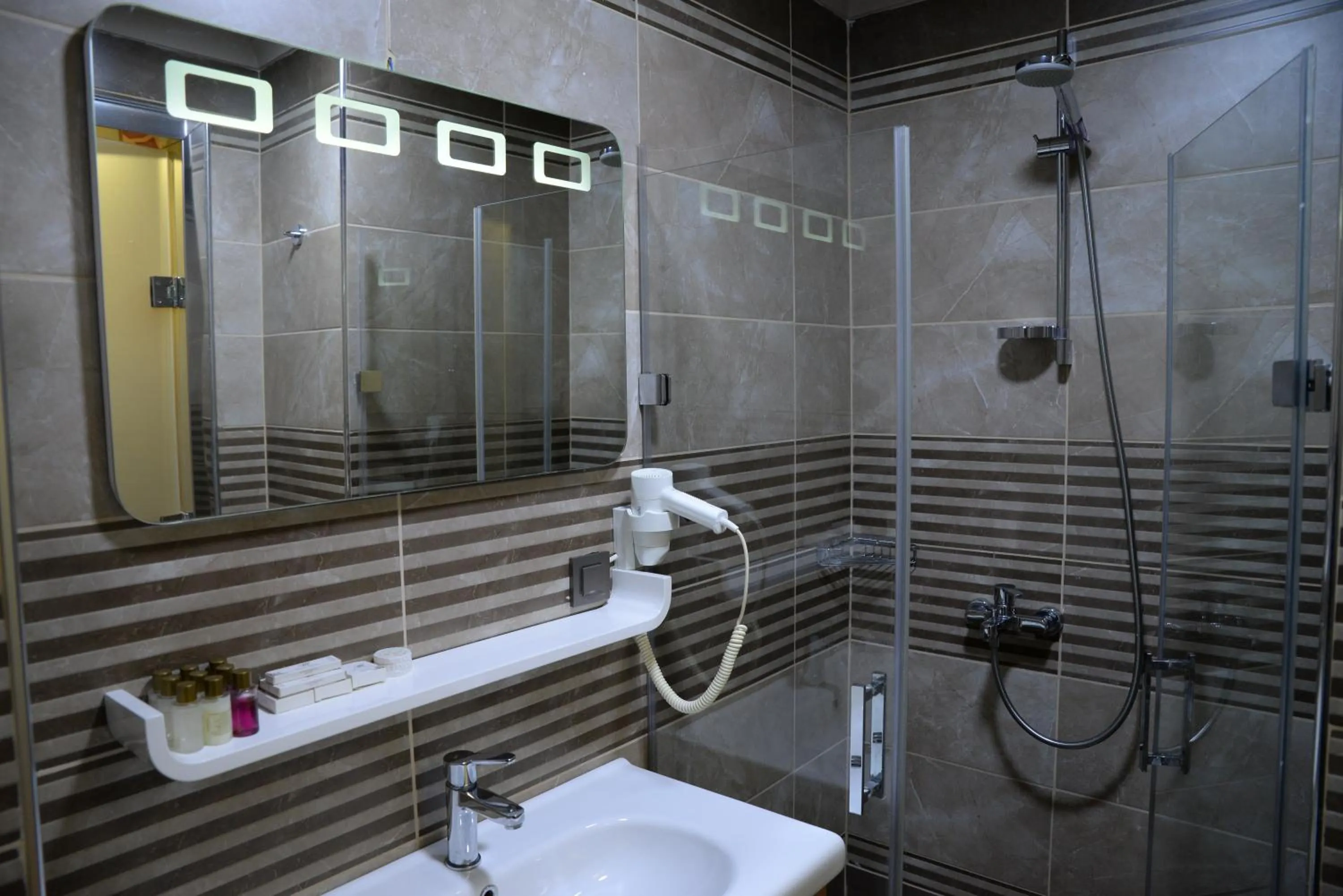 Shower in Perante Hotel Şişli