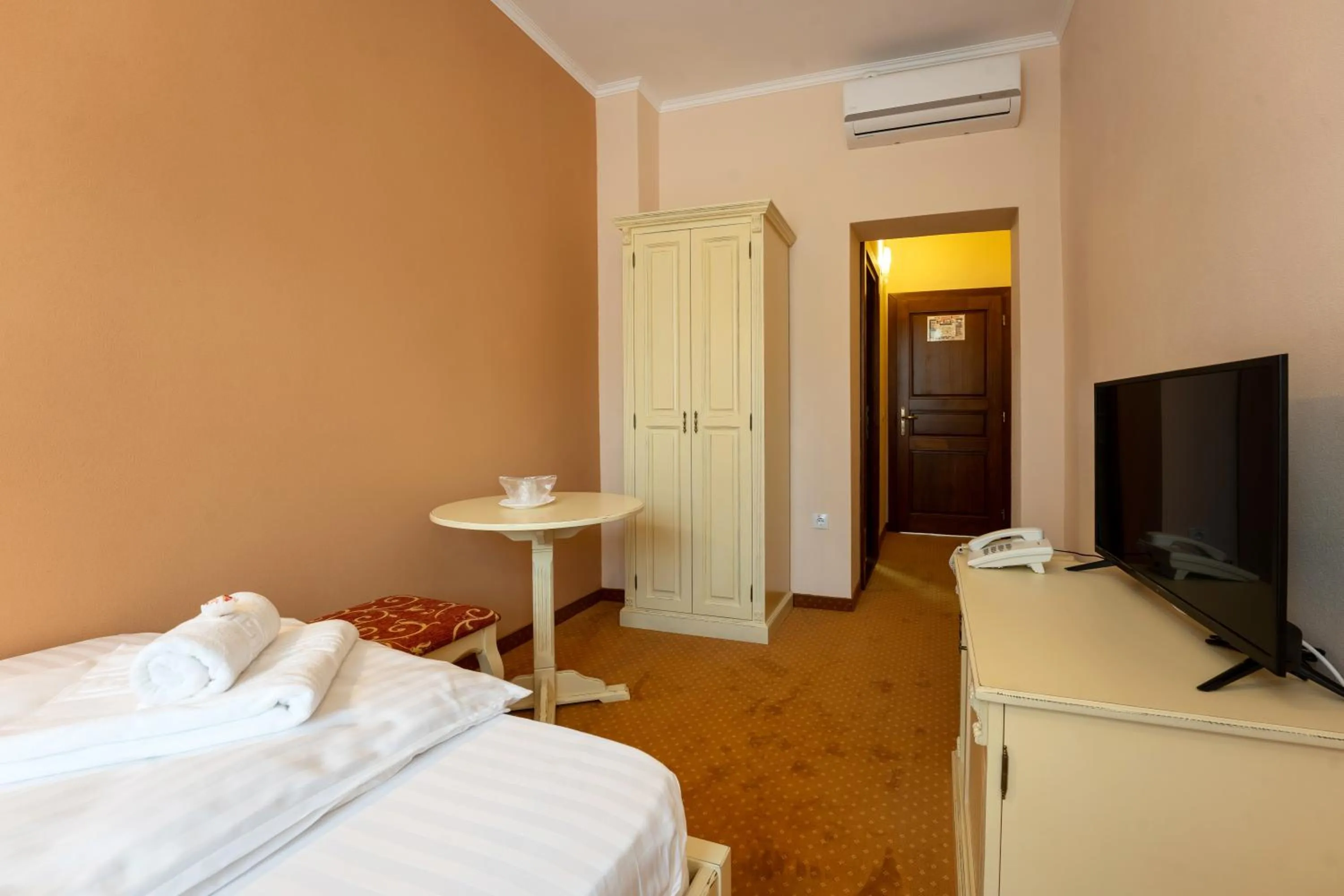 Photo of the whole room, Bed in Hotel PrincesSophie