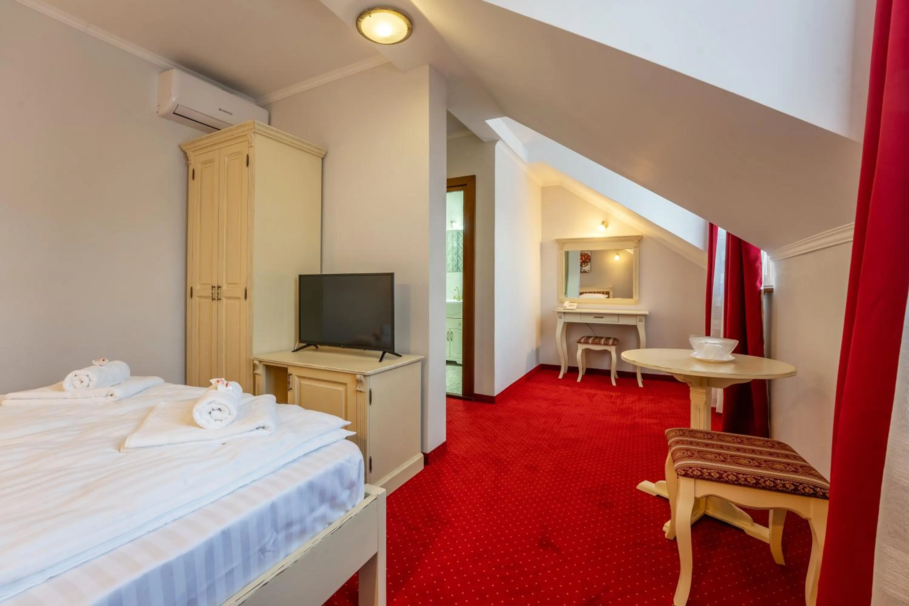 Photo of the whole room, Bed in Hotel PrincesSophie