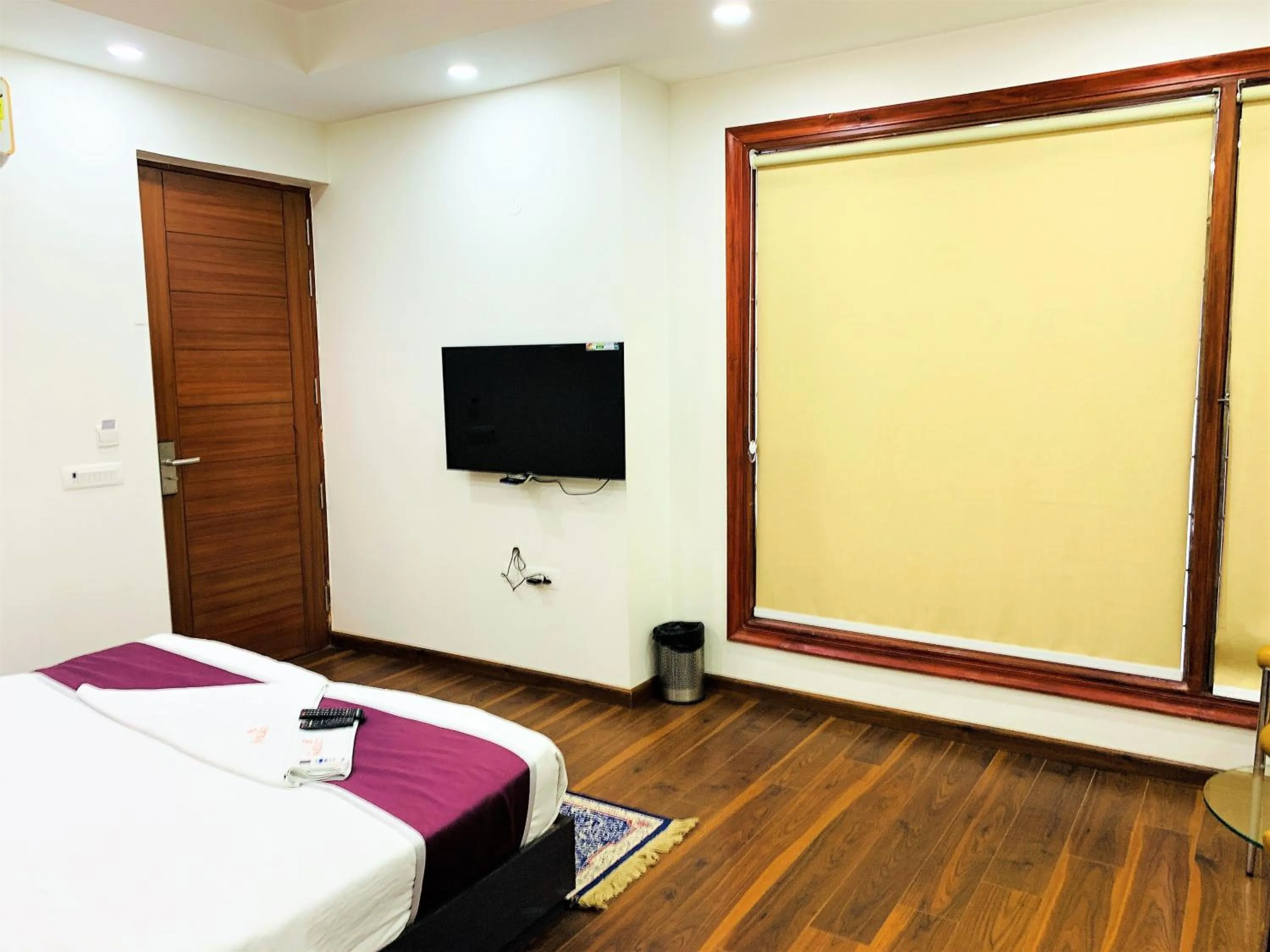 TV and multimedia, Bed in Lime Tree Hotel Pulkit Gurgaon-Artemis Hospital, Nearest Metro Huda City Centre