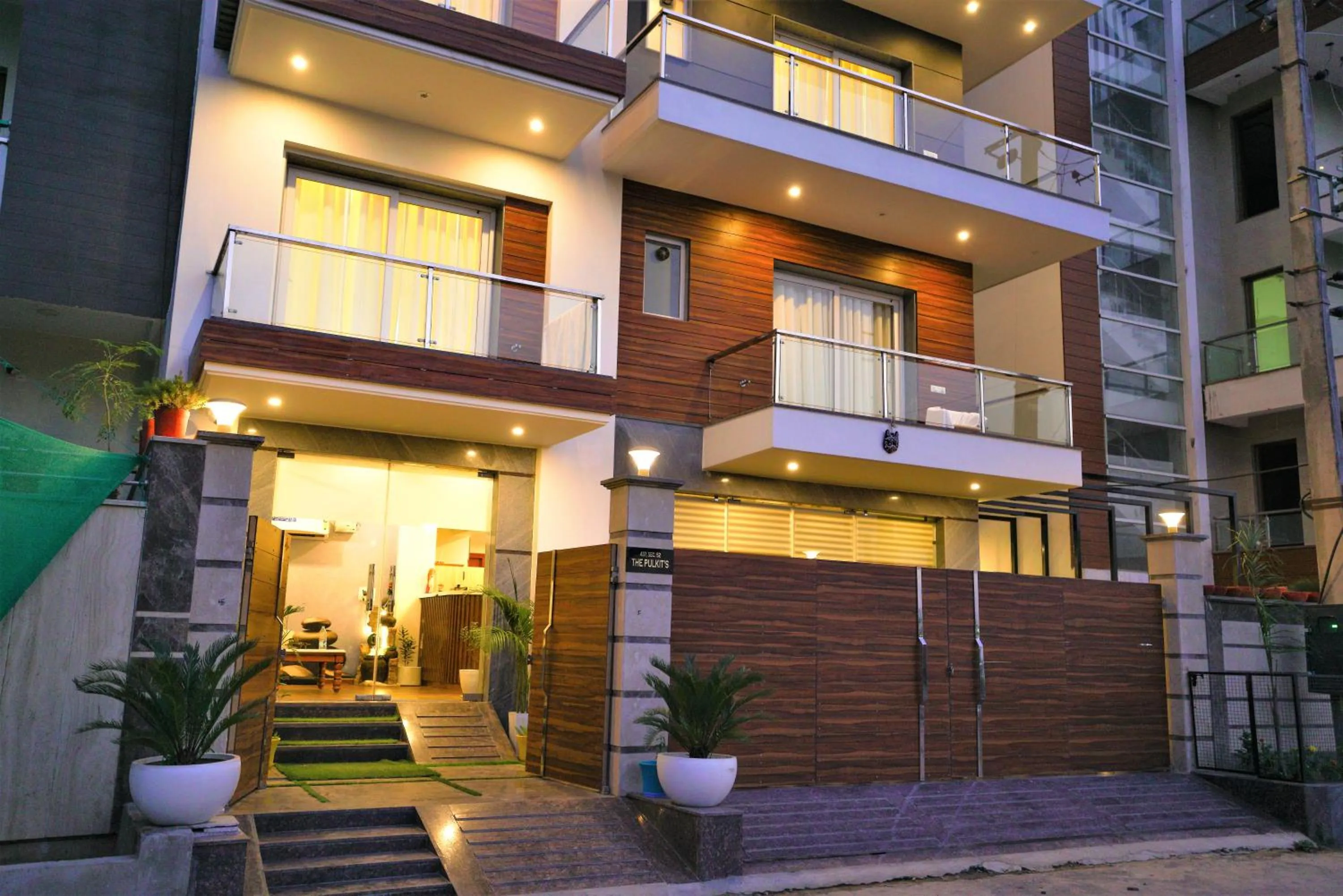 Property building in Lime Tree Hotel Pulkit Gurgaon-Artemis Hospital, Nearest Metro Huda City Centre