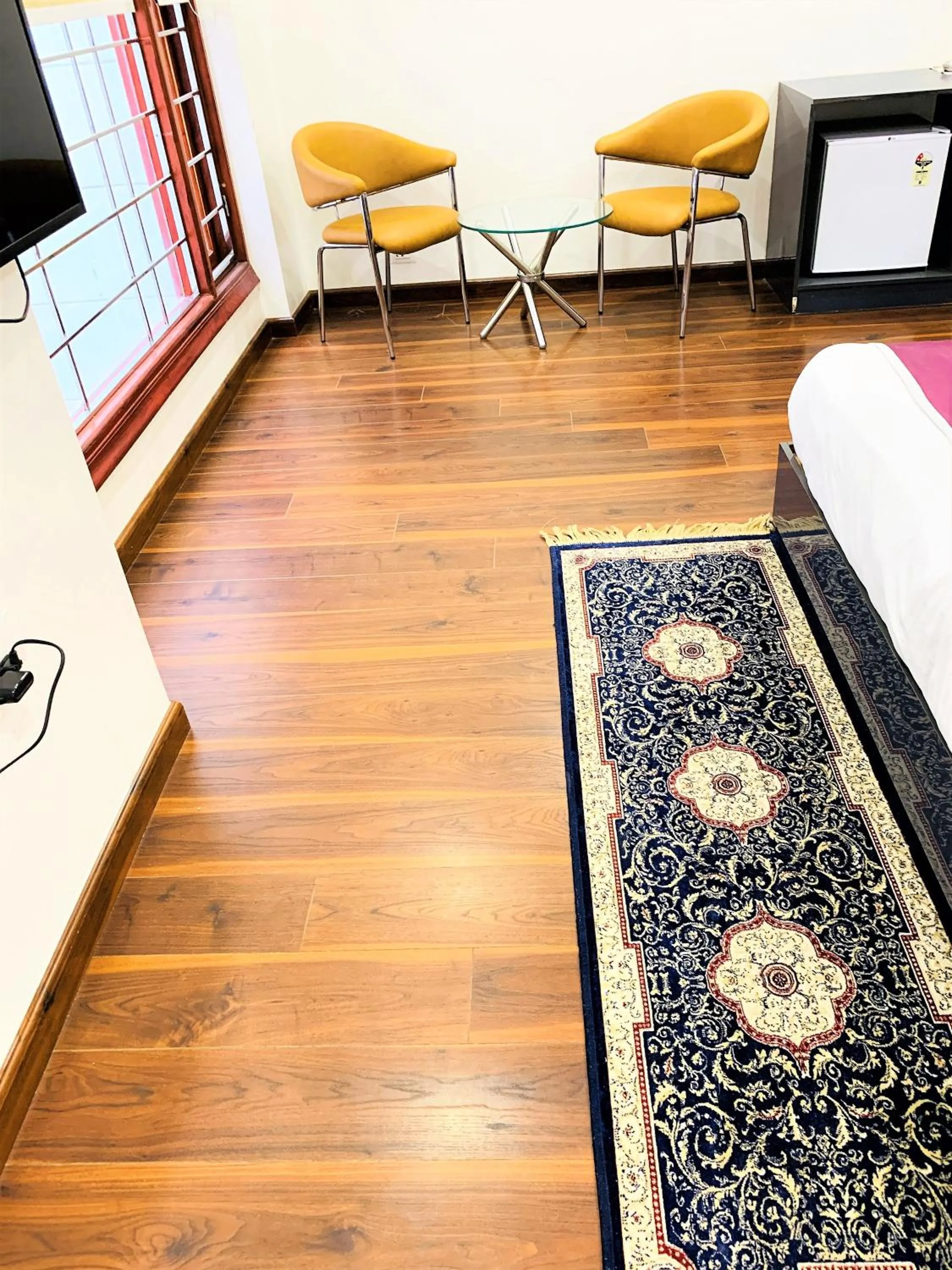 Seating area, Bed in Lime Tree Hotel Pulkit Gurgaon-Artemis Hospital, Nearest Metro Huda City Centre