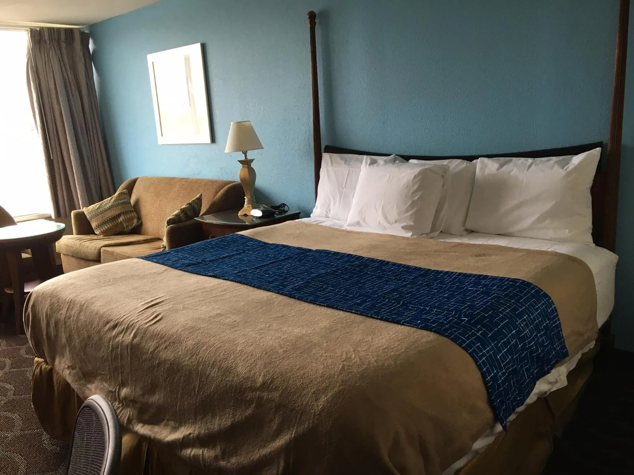 Photo of the whole room, Bed in Travel Inn