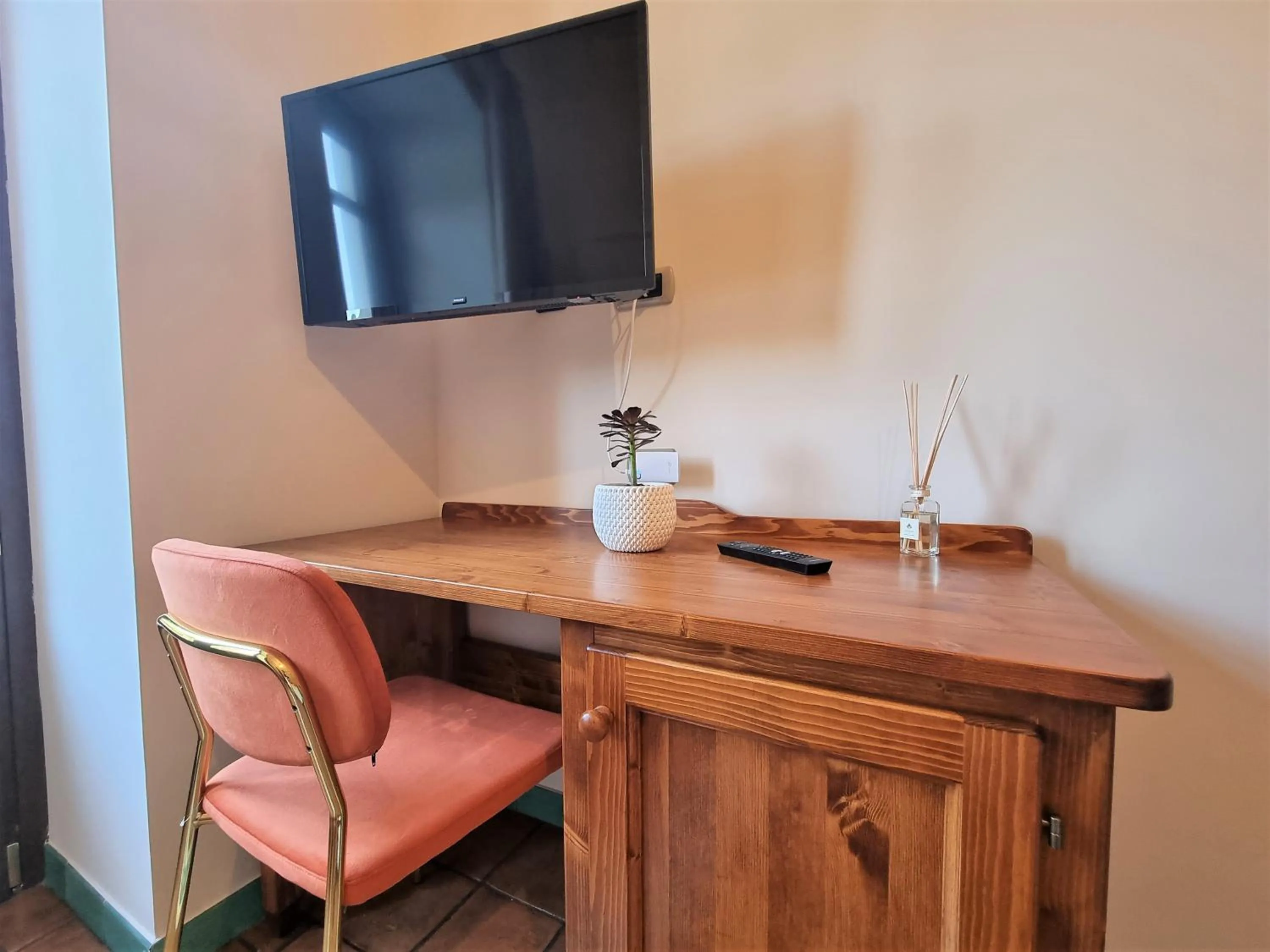 TV and multimedia in Casa Fifina Rooms