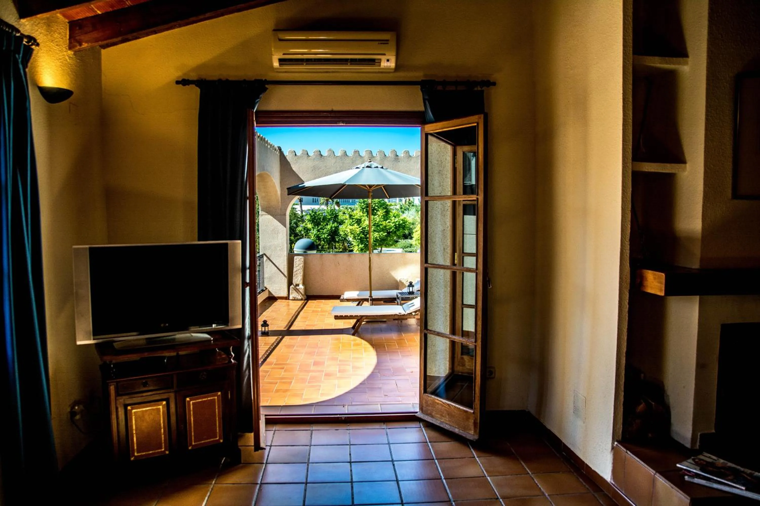 TV and multimedia in Hotel Torre San Juan