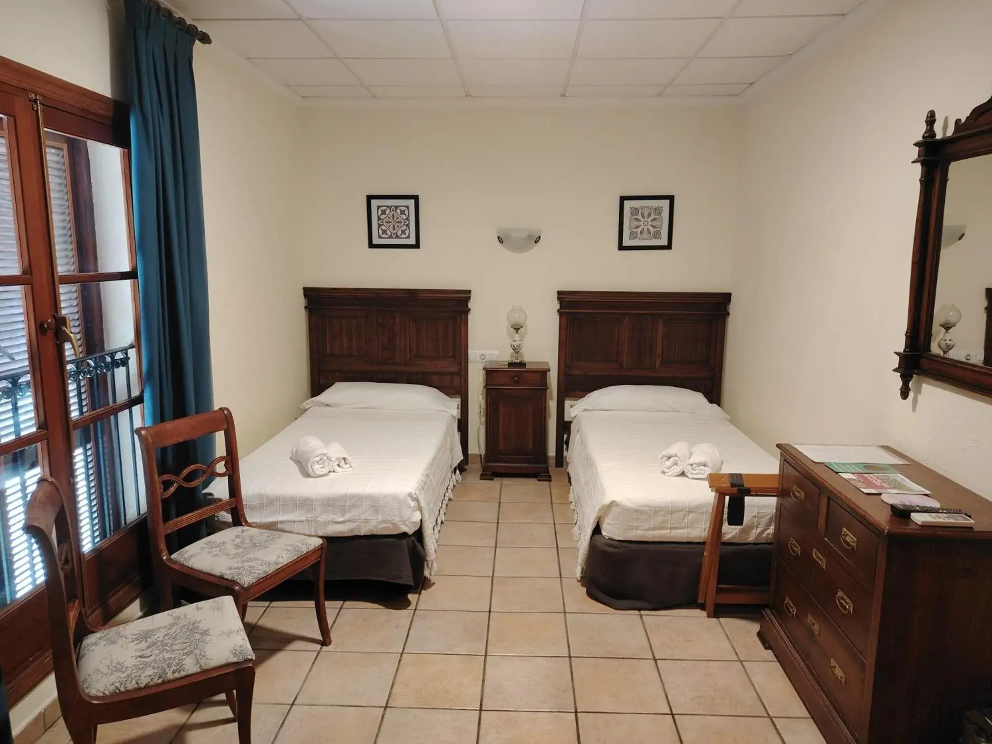 Budget Twin Room in Hotel Torre San Juan Budget Twin Room in Hotel Torre San Juan