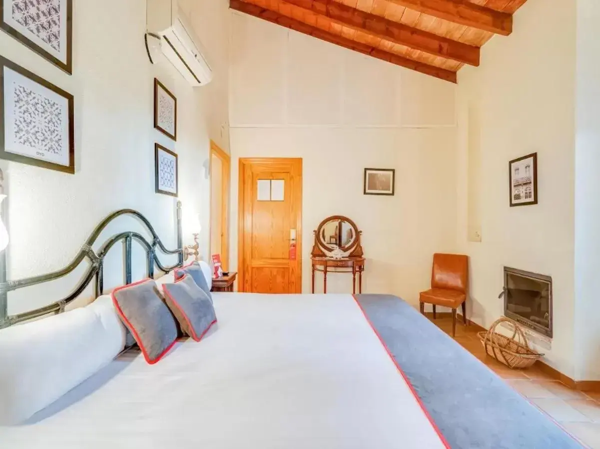 Deluxe Double Room with Balcony in Hotel Torre San Juan Deluxe Double Room with Balcony in Hotel Torre San Juan