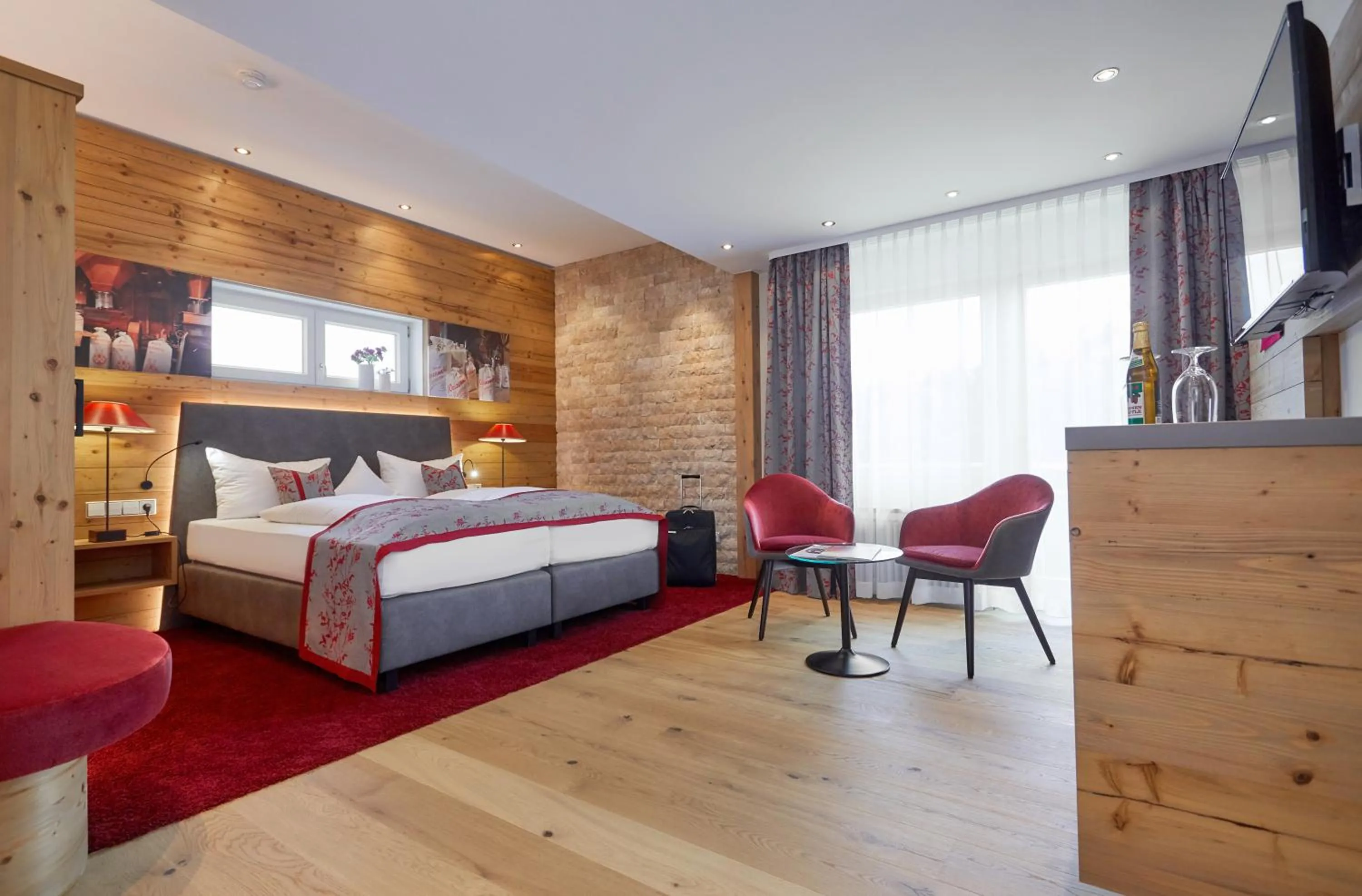 Living room, Bed in Romantik Hotel Rindenmühle