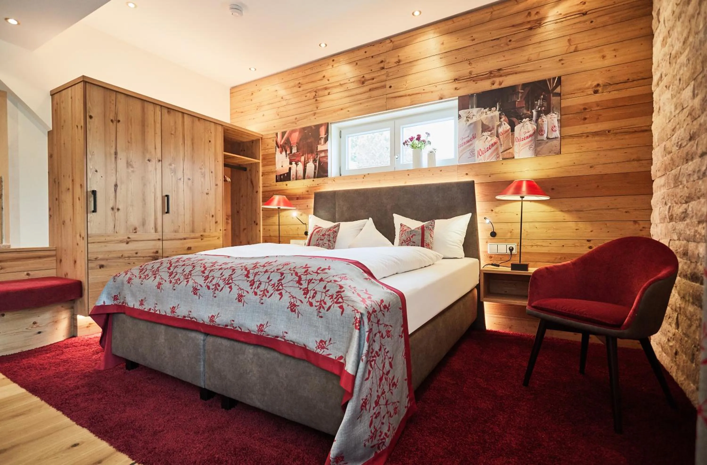 Staff, Bed in Romantik Hotel Rindenmühle