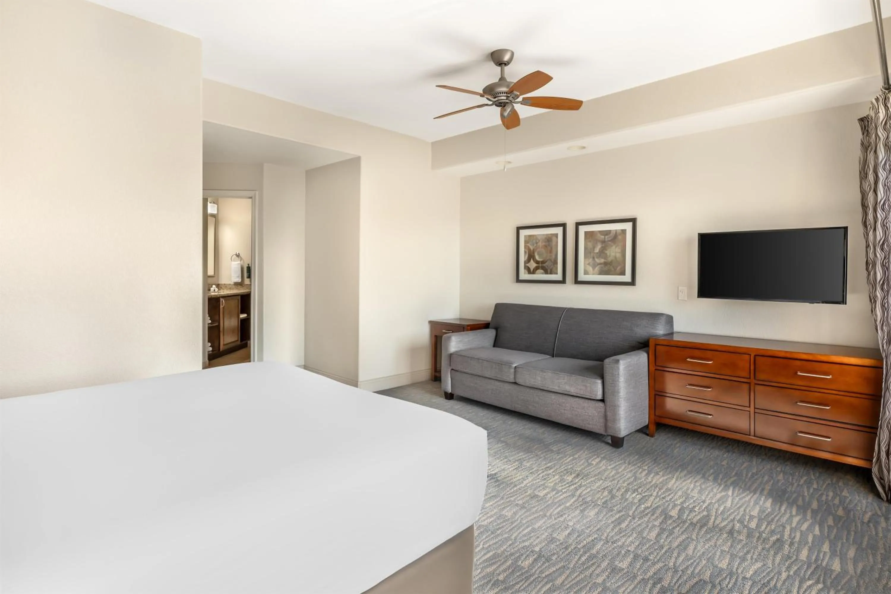 Living room, Bed in Hilton Vacation Club Scottsdale Villa Mirage