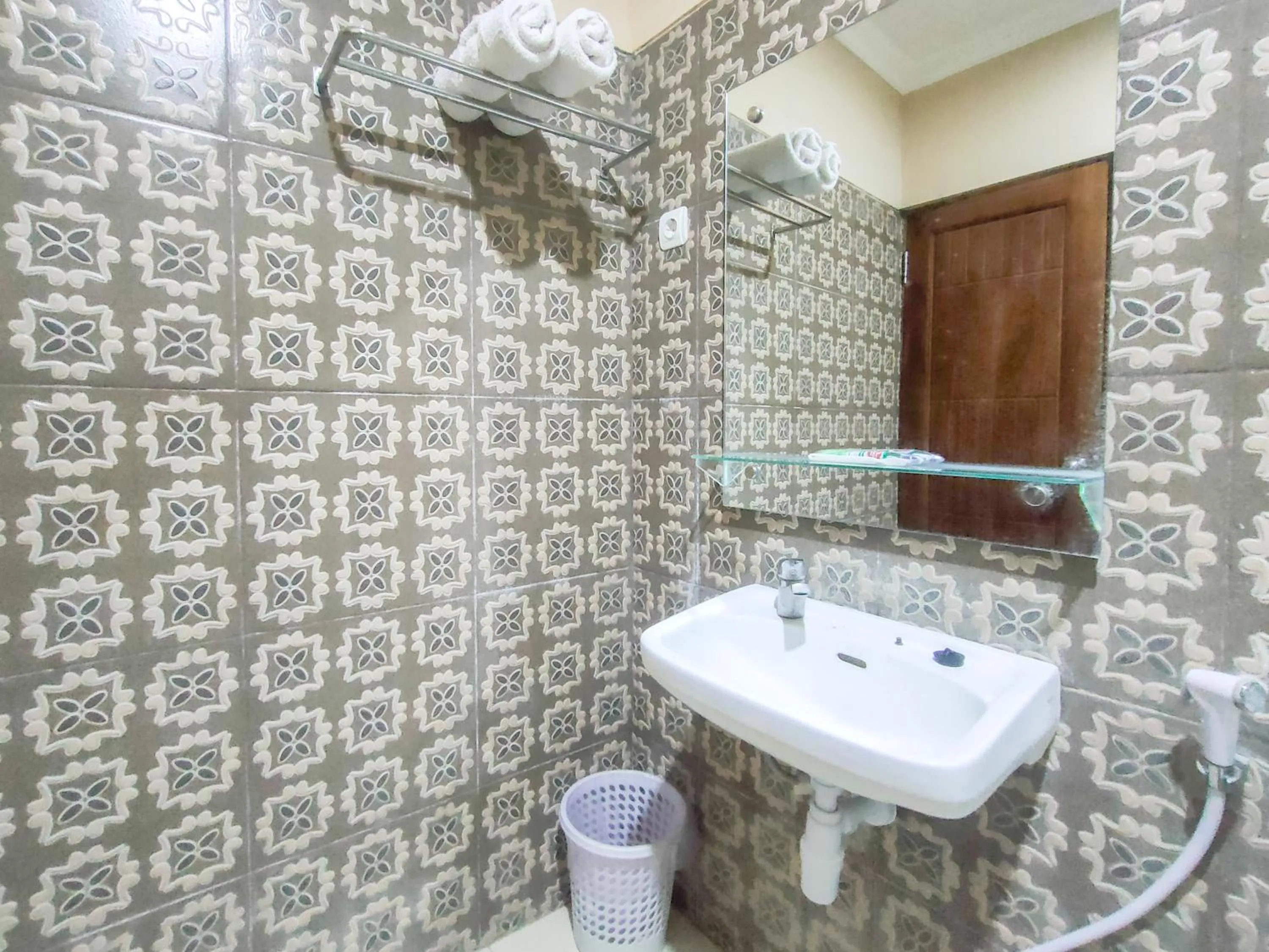 Bathroom in RedDoorz Syariah at Graha Adi Karya Kartasura