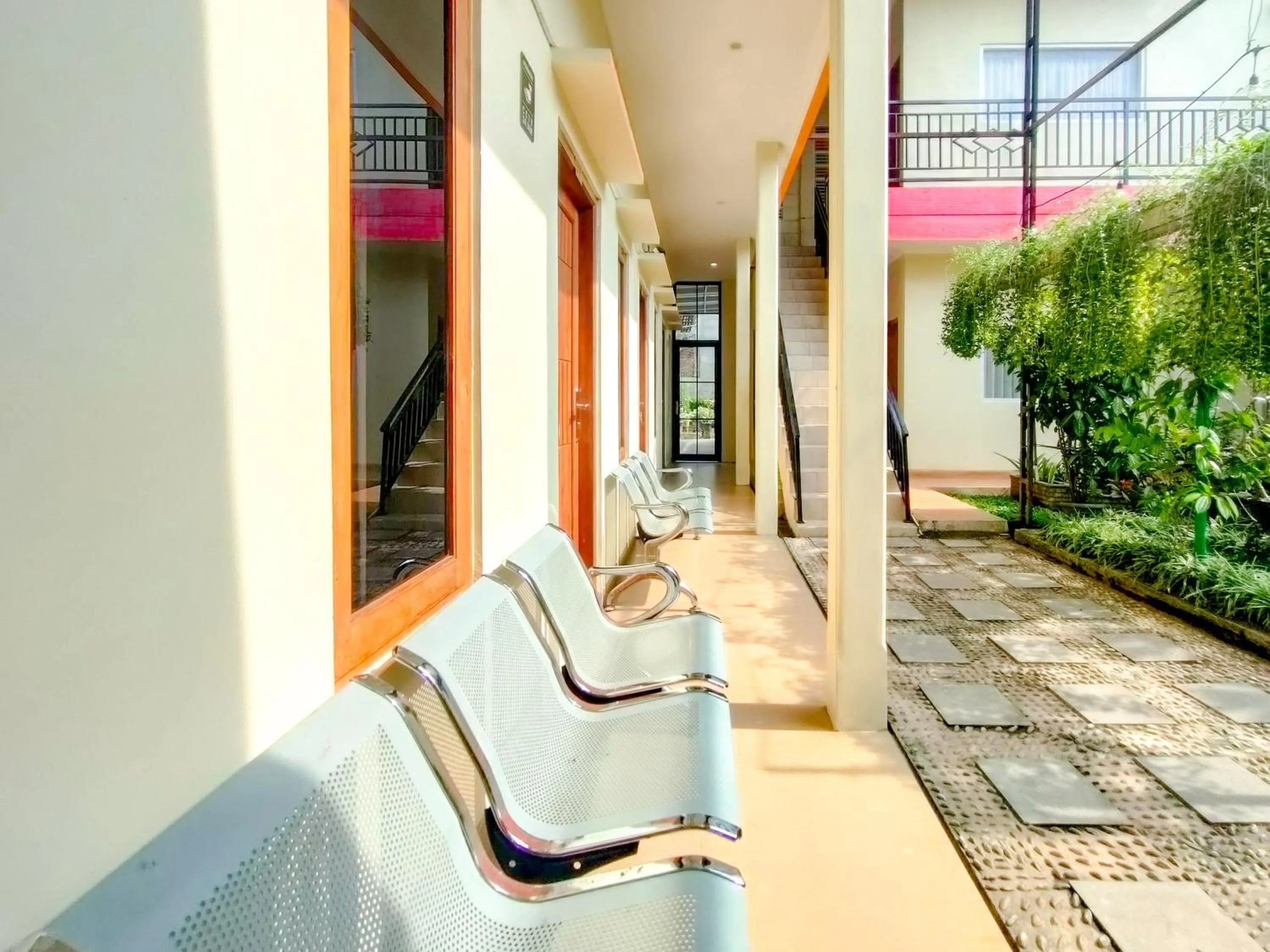 Seating area in RedDoorz Syariah at Graha Adi Karya Kartasura