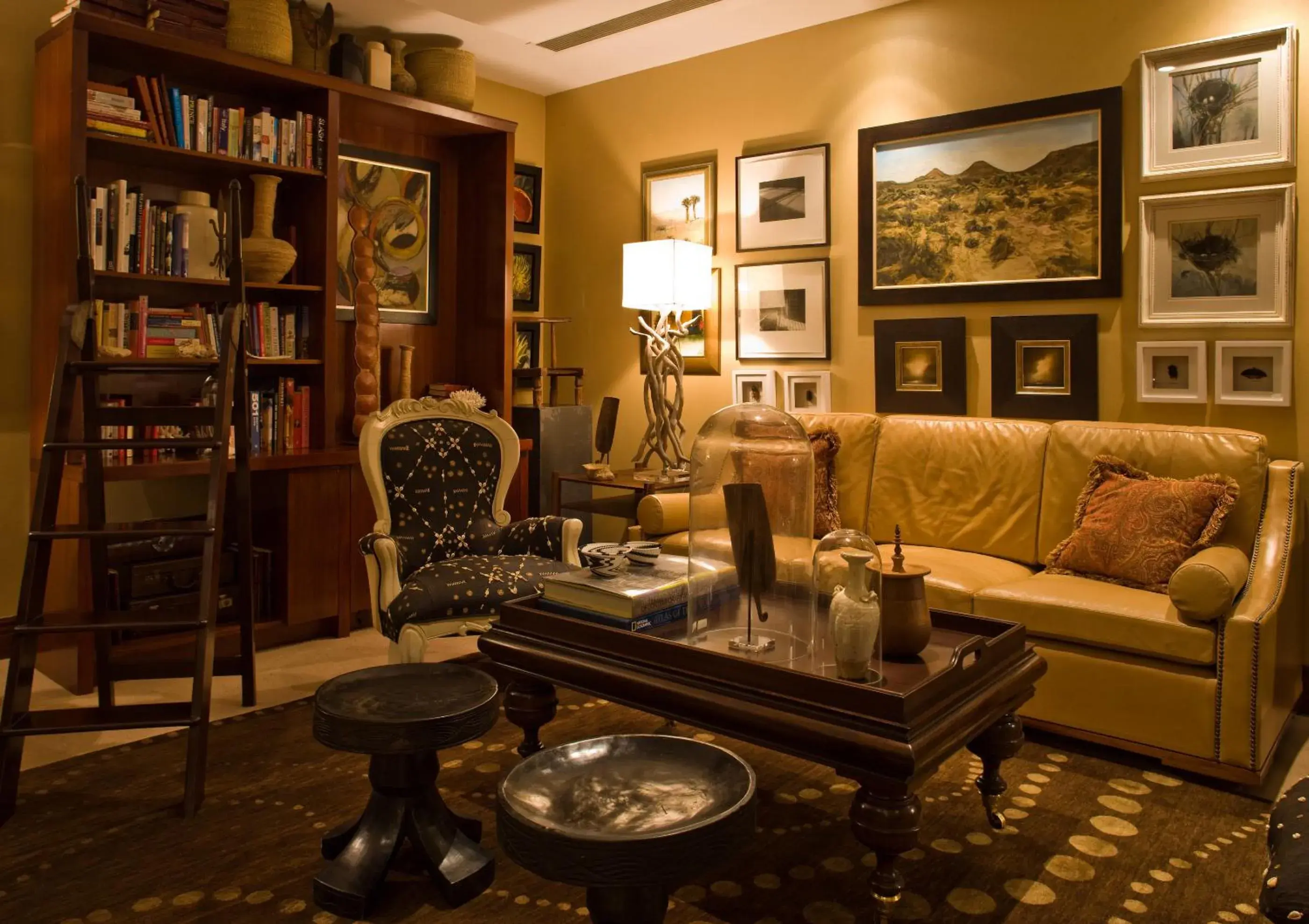 Lounge or bar in Anantara Desert Islands Resort & Spa Lounge or bar in Anantara Desert Islands Resort & Spa