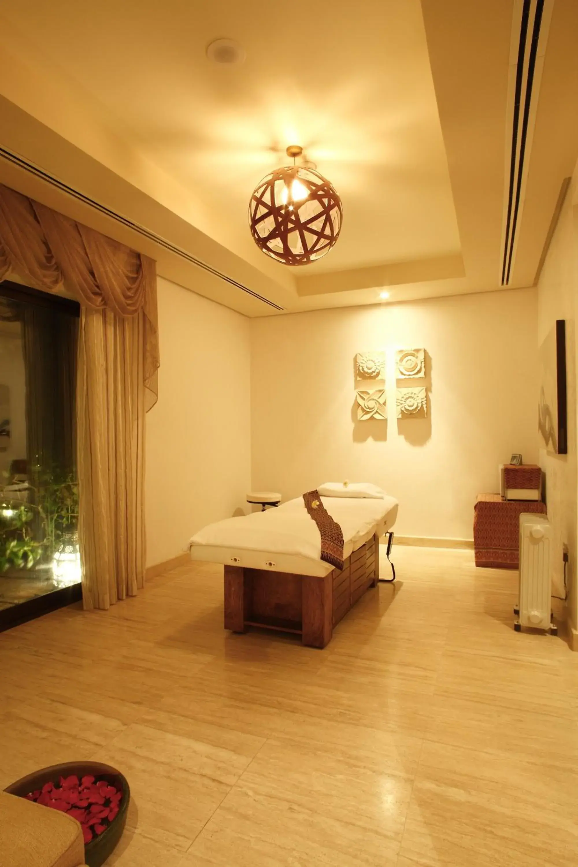Spa and wellness centre/facilities, Bed in Anantara Desert Islands Resort & Spa Spa and wellness centre/facilities, Bed in Anantara Desert Islands Resort & Spa