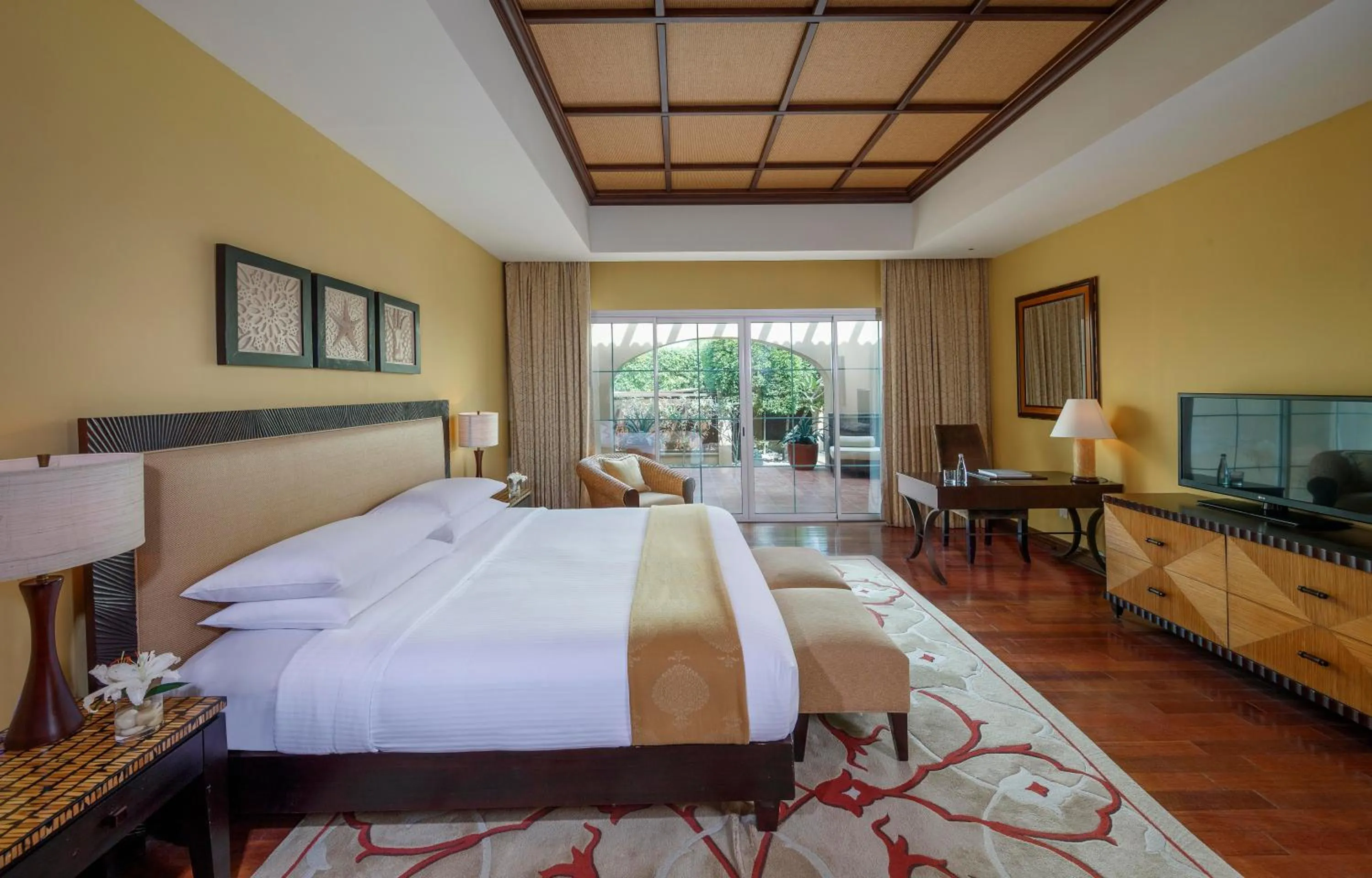 Balcony/Terrace, Bed in Anantara Desert Islands Resort & Spa