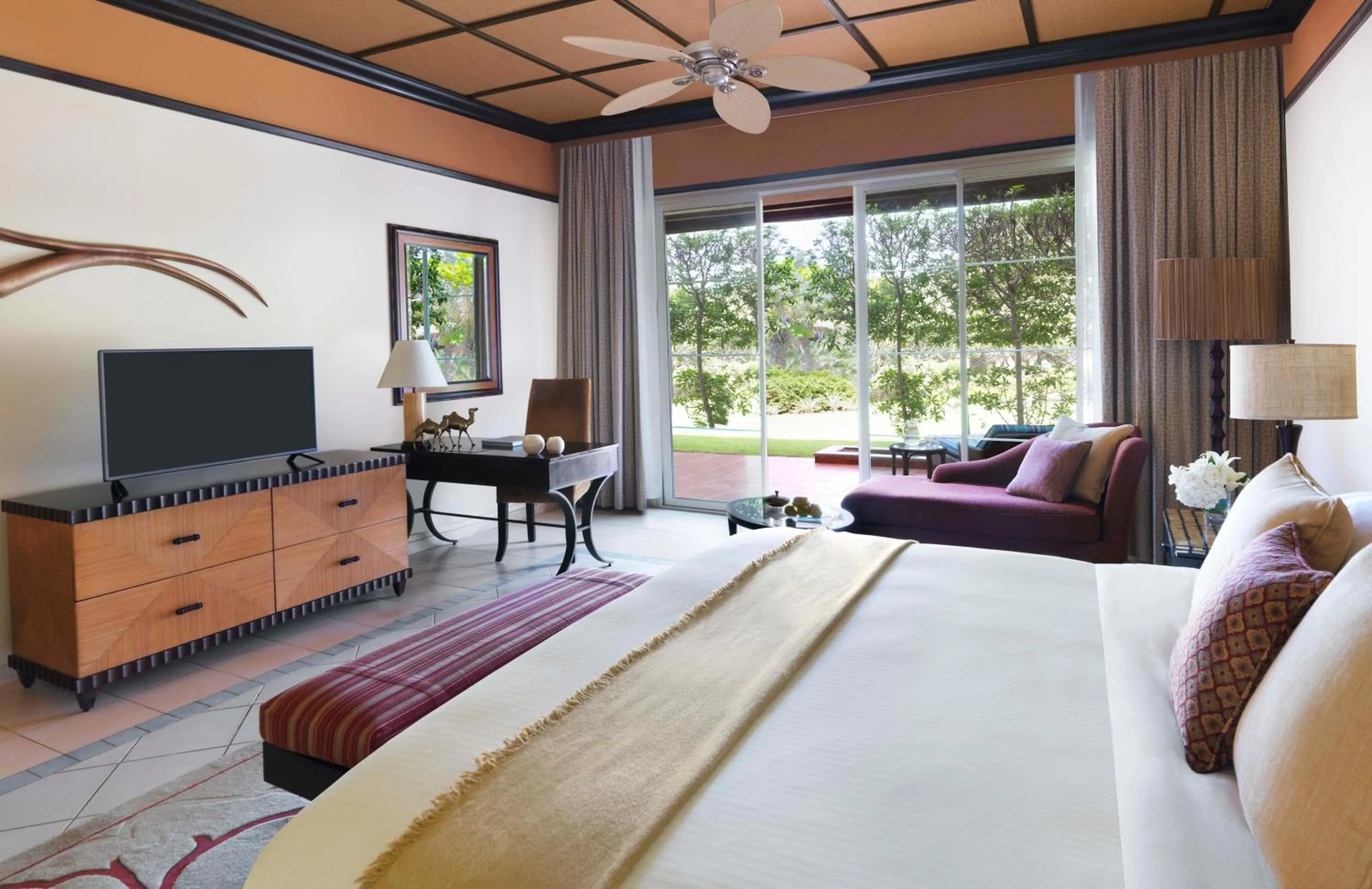 Bedroom, Bed in Anantara Desert Islands Resort & Spa