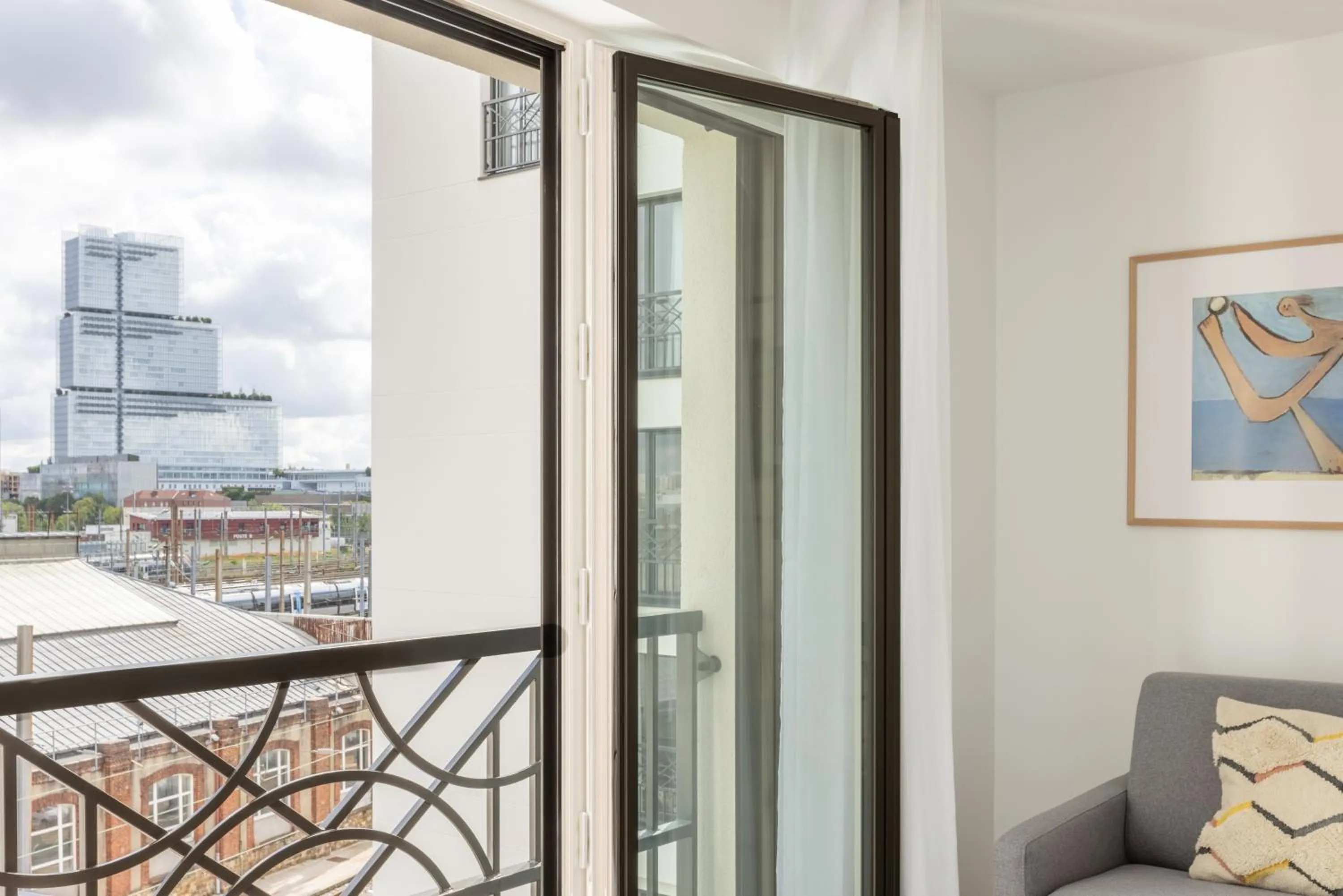 Nearby landmark in Edgar Suites Levallois – Jules Verne