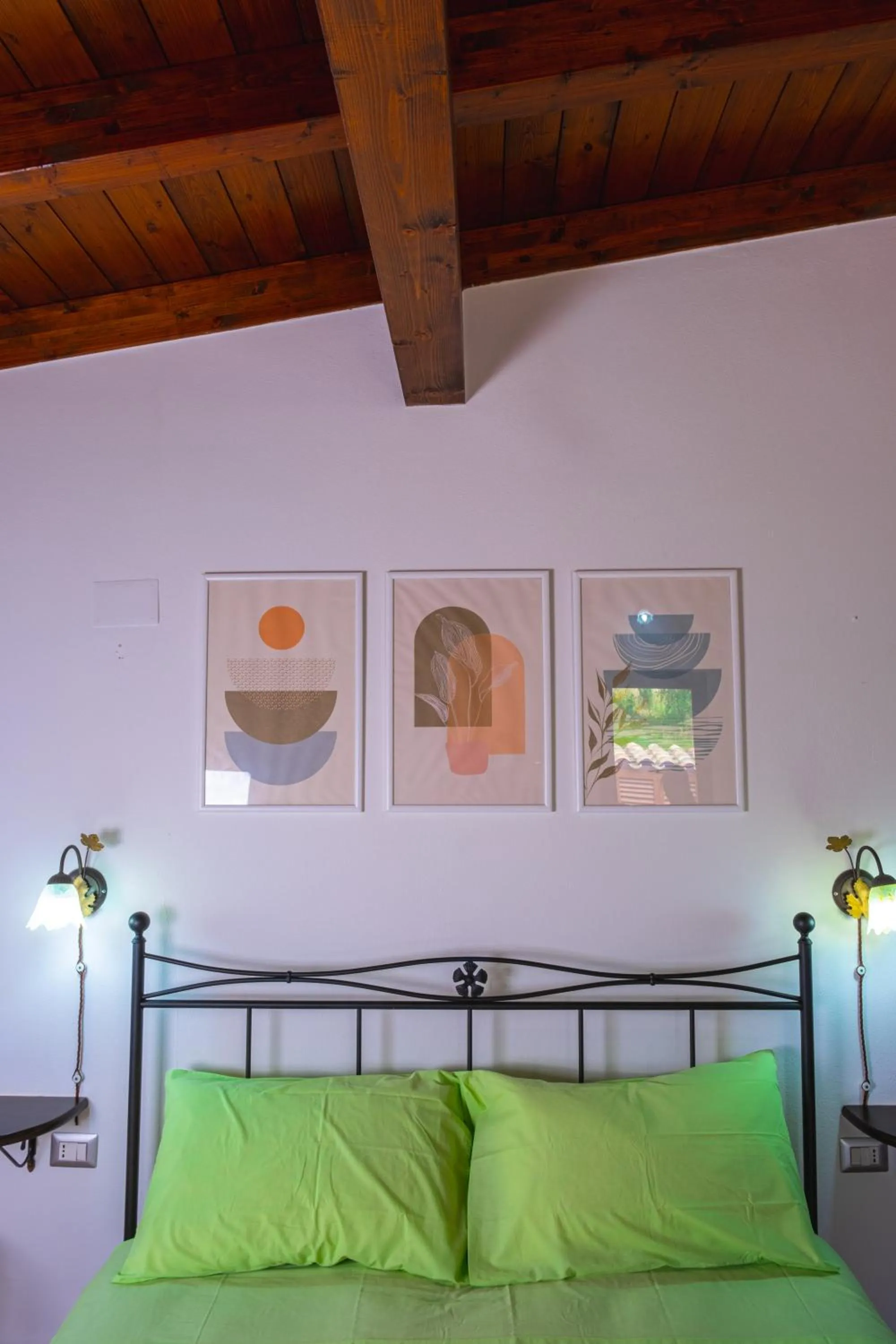 Photo of the whole room, Bed in Funtana'e Mari