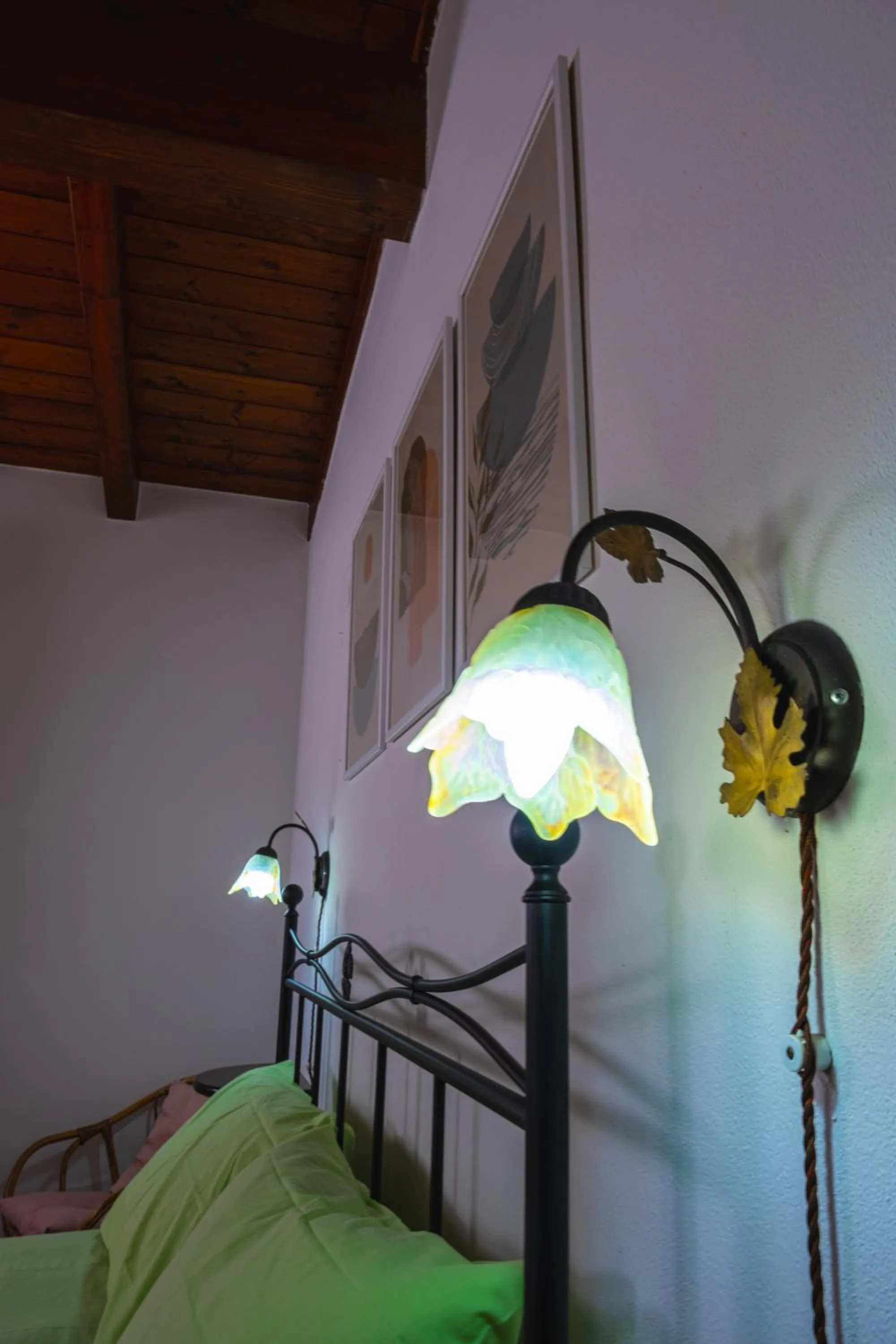 Photo of the whole room, Bed in Funtana'e Mari