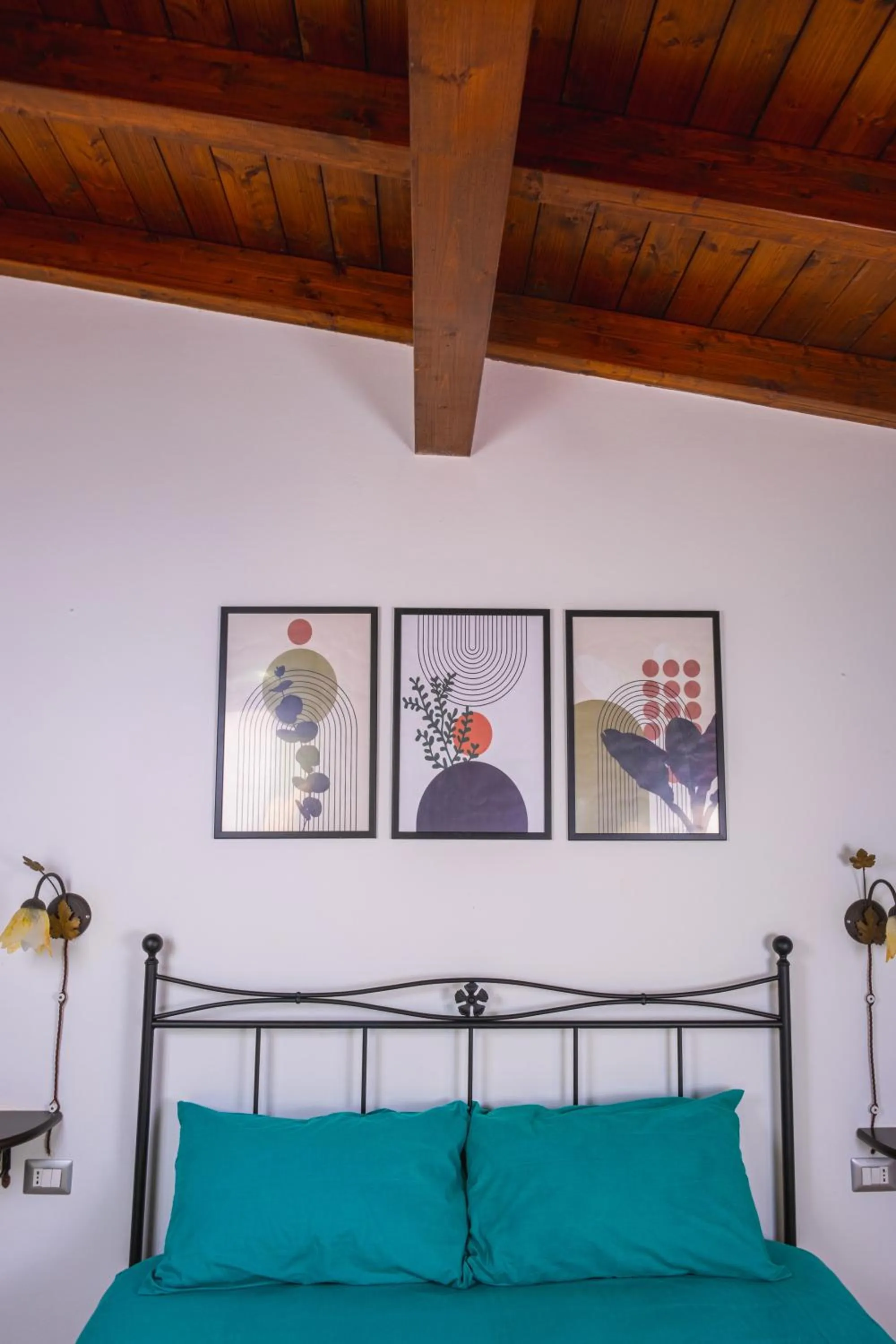 Photo of the whole room, Bed in Funtana'e Mari