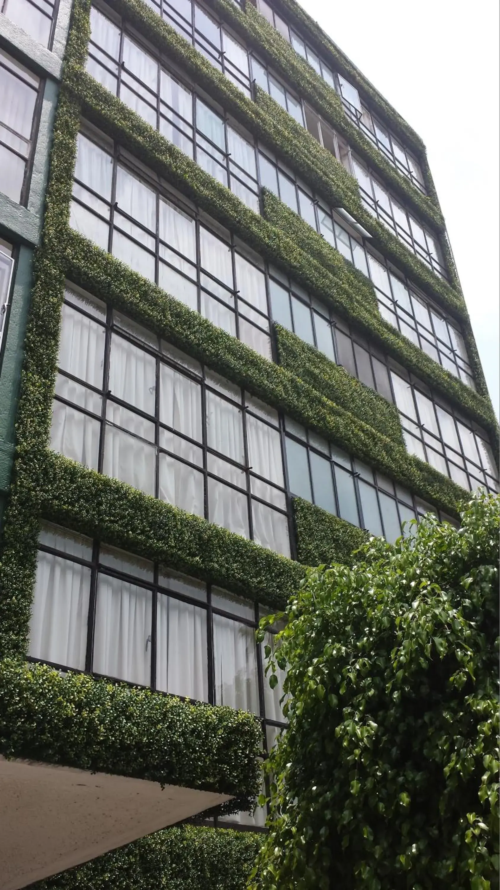 Facade/entrance in Suites Havre Facade/entrance in Suites Havre