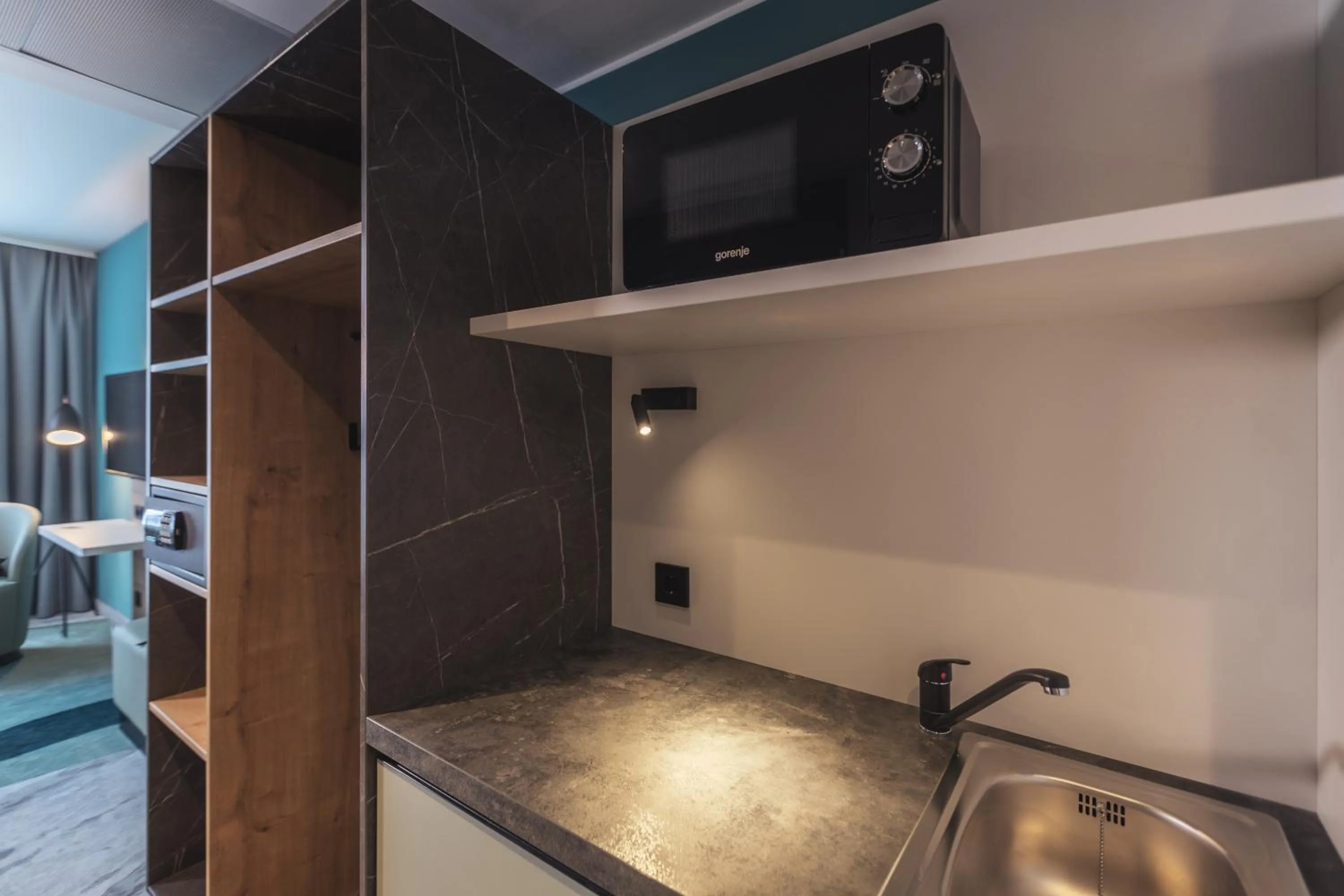 Kitchen or kitchenette in Holiday Inn - the niu, Cure Erlangen by IHG