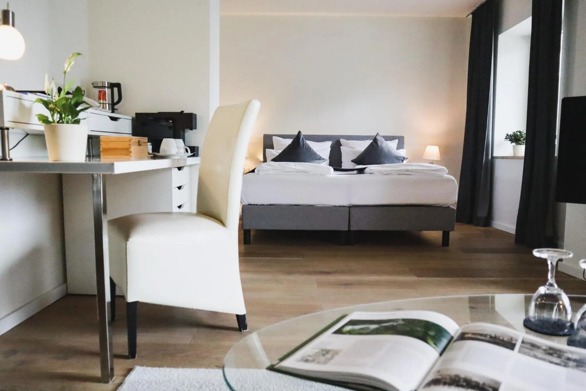 Photo of the whole room, Bed in Das Parkhotel