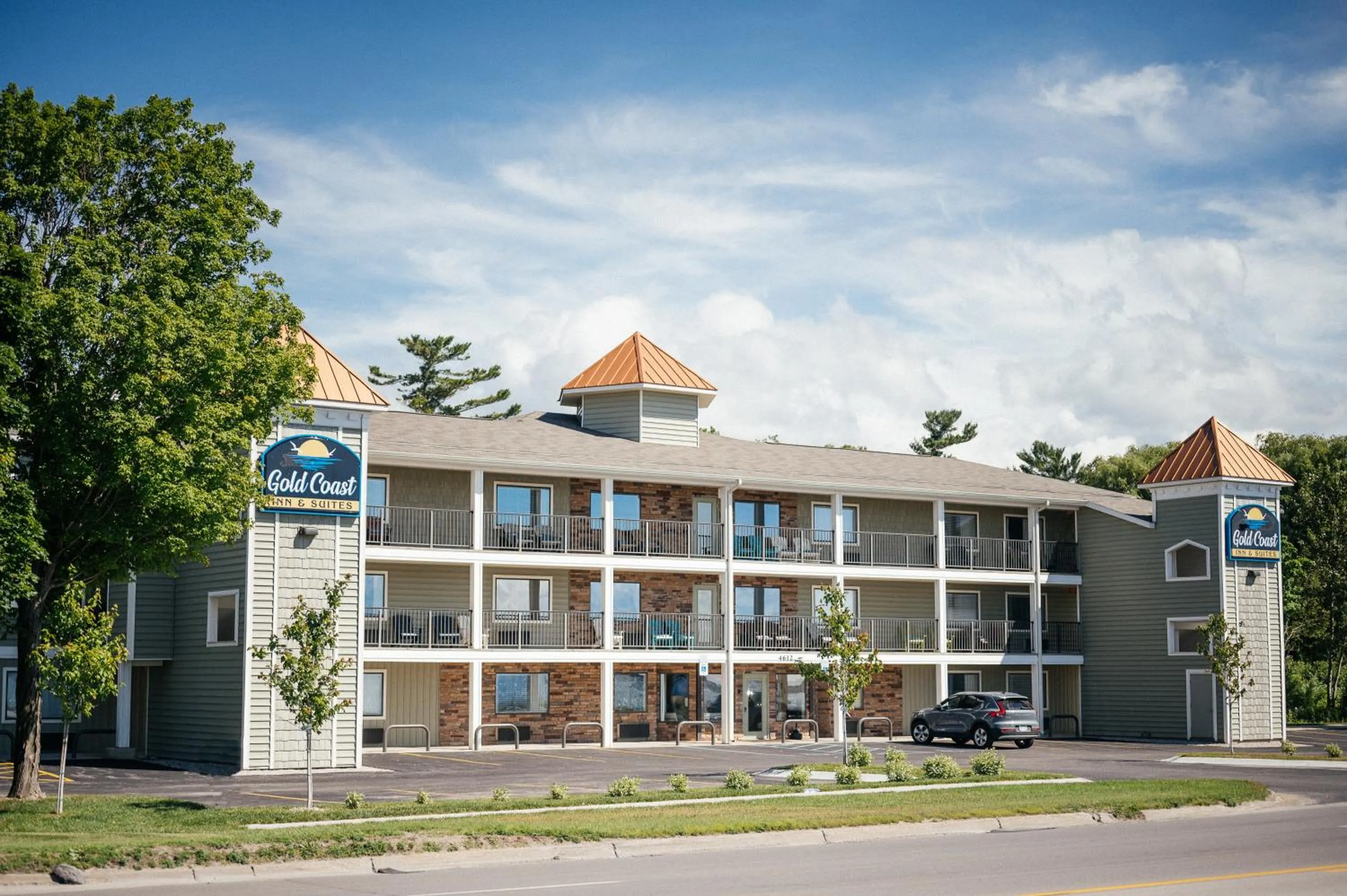Property building in Kasa Gold Coast Inn Traverse City