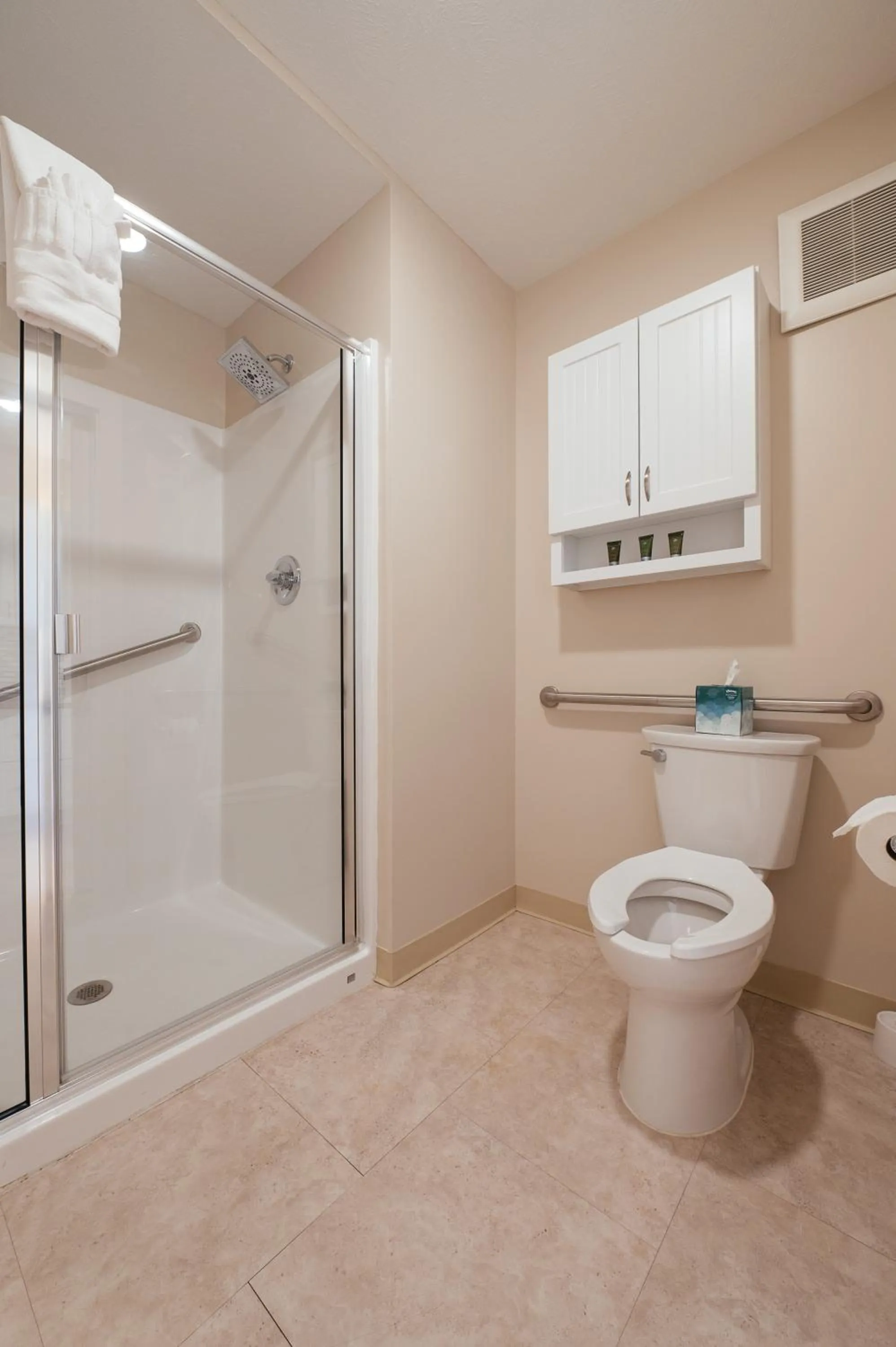 Shower in Kasa Gold Coast Inn Traverse City