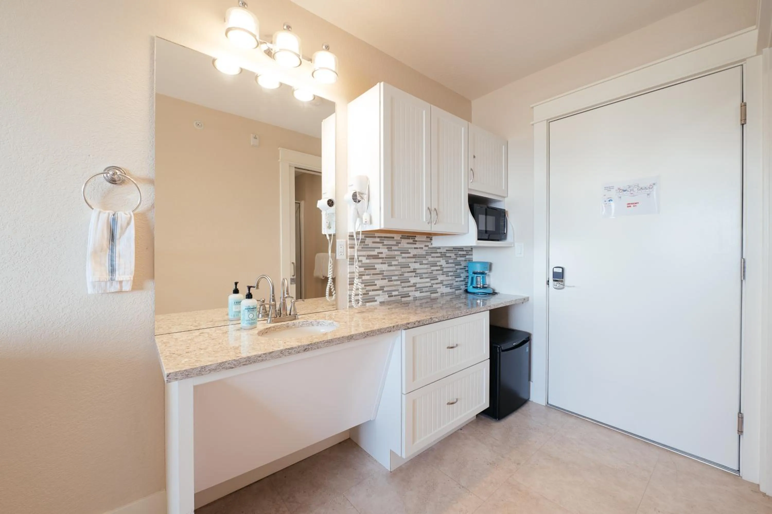 Kitchen or kitchenette in Kasa Gold Coast Inn Traverse City