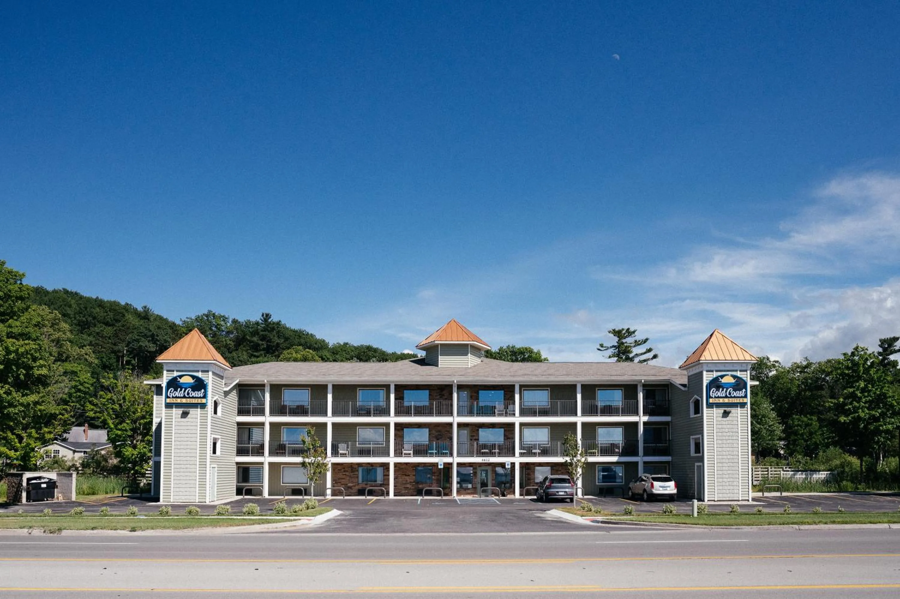 Property building in Kasa Gold Coast Inn Traverse City