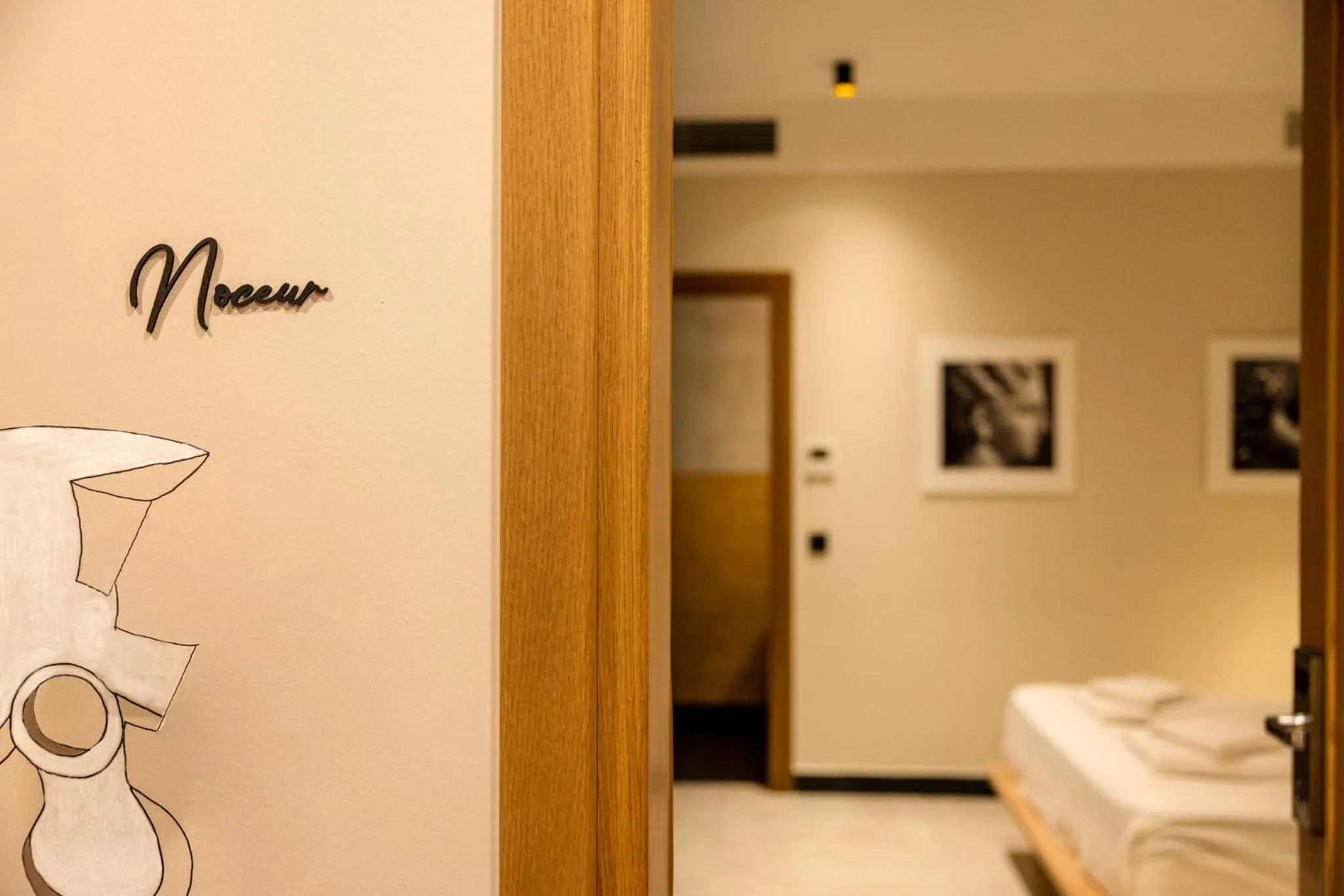 Property logo or sign in Flâneur