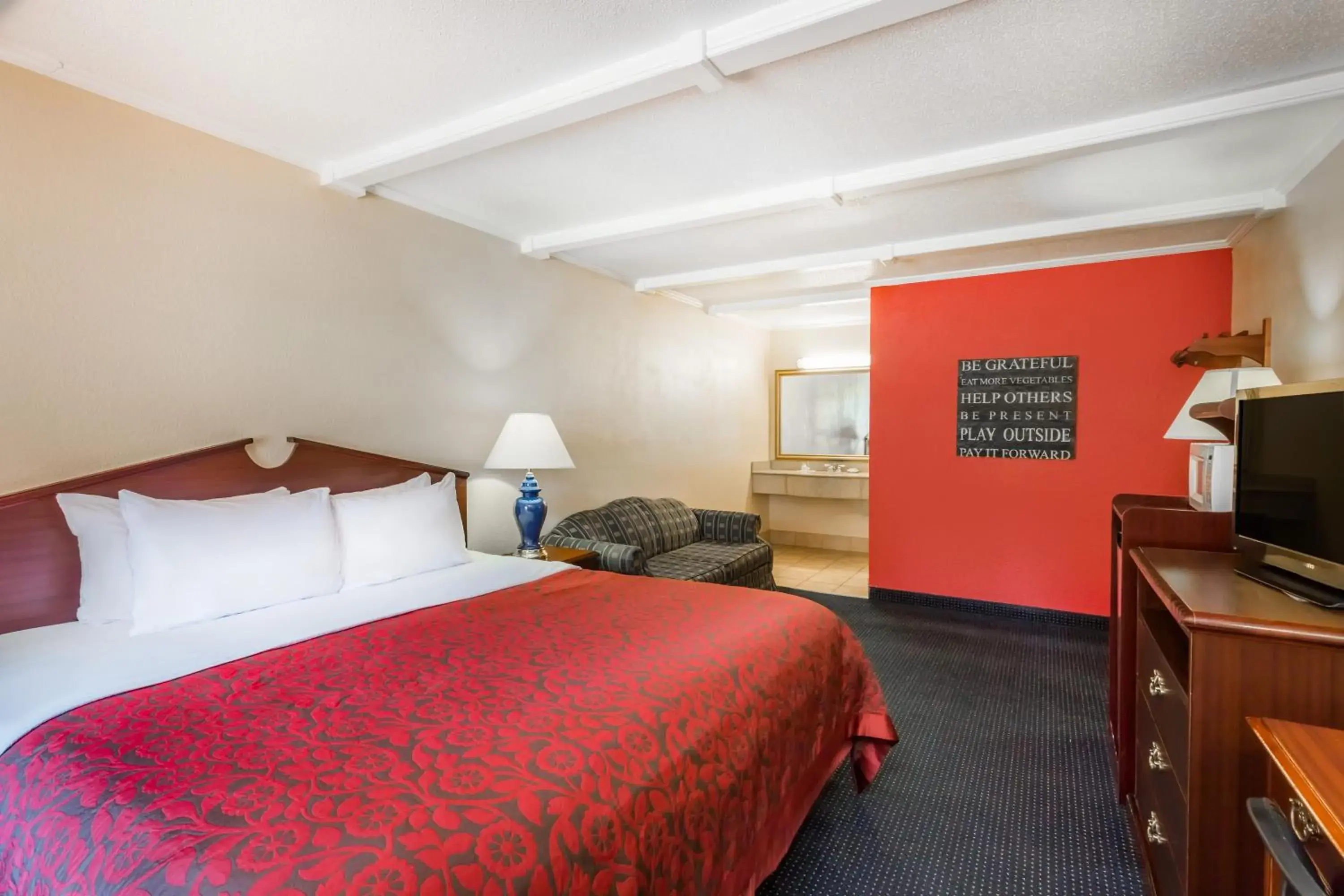 Photo of the whole room, Bed in The Inn At Plantation Photo of the whole room, Bed in The Inn At Plantation